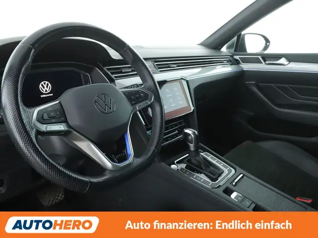 Volkswagen Passat view 10