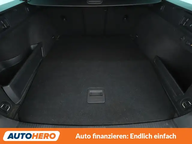 Volkswagen Passat view 17