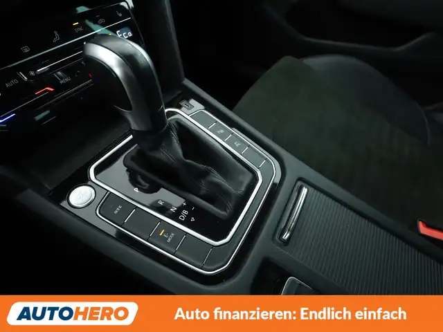 Volkswagen Passat view 22