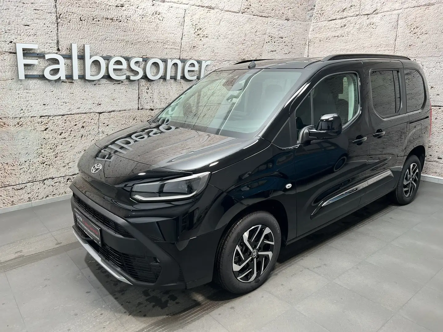 Toyota Proace City Verso 1,5 D-4D L1 Family 2024 Schwarz - 1