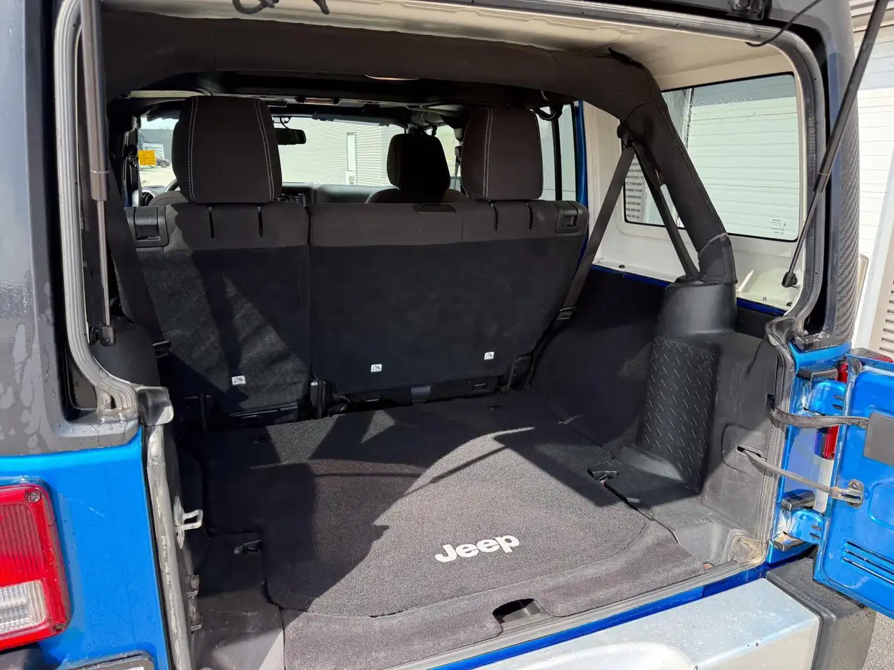 Jeep Wrangler снимка Jeep Wrangler