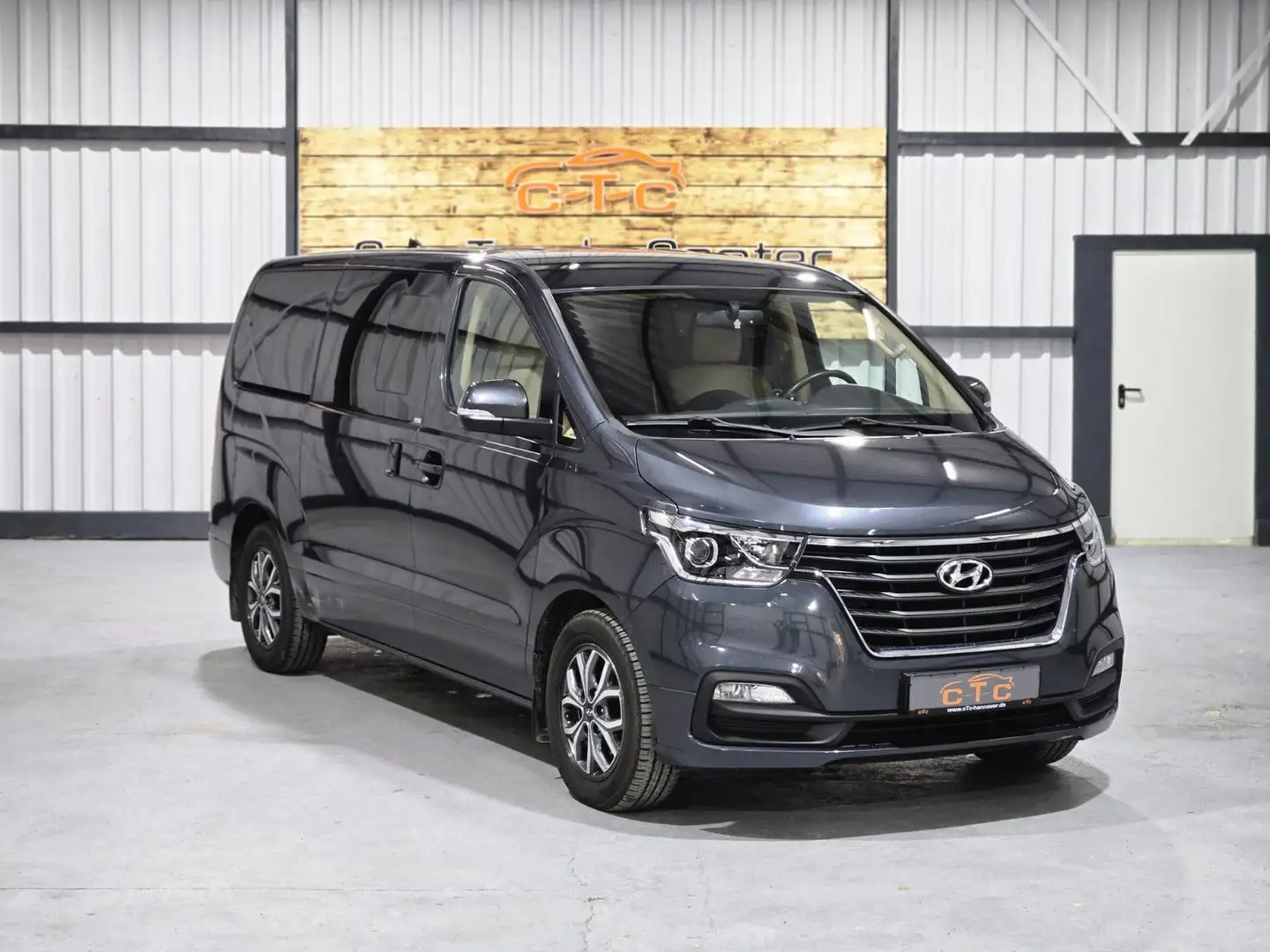 Hyundai H-1 Travel/Automatik/Navi/8-Sitze/Leder/TÜV-NEU Noir - 2