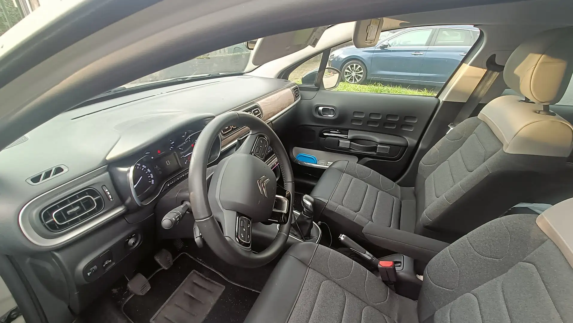 Citroen C3 C3 III 2017 1.2 puretech Feel Pack s Beige - 1