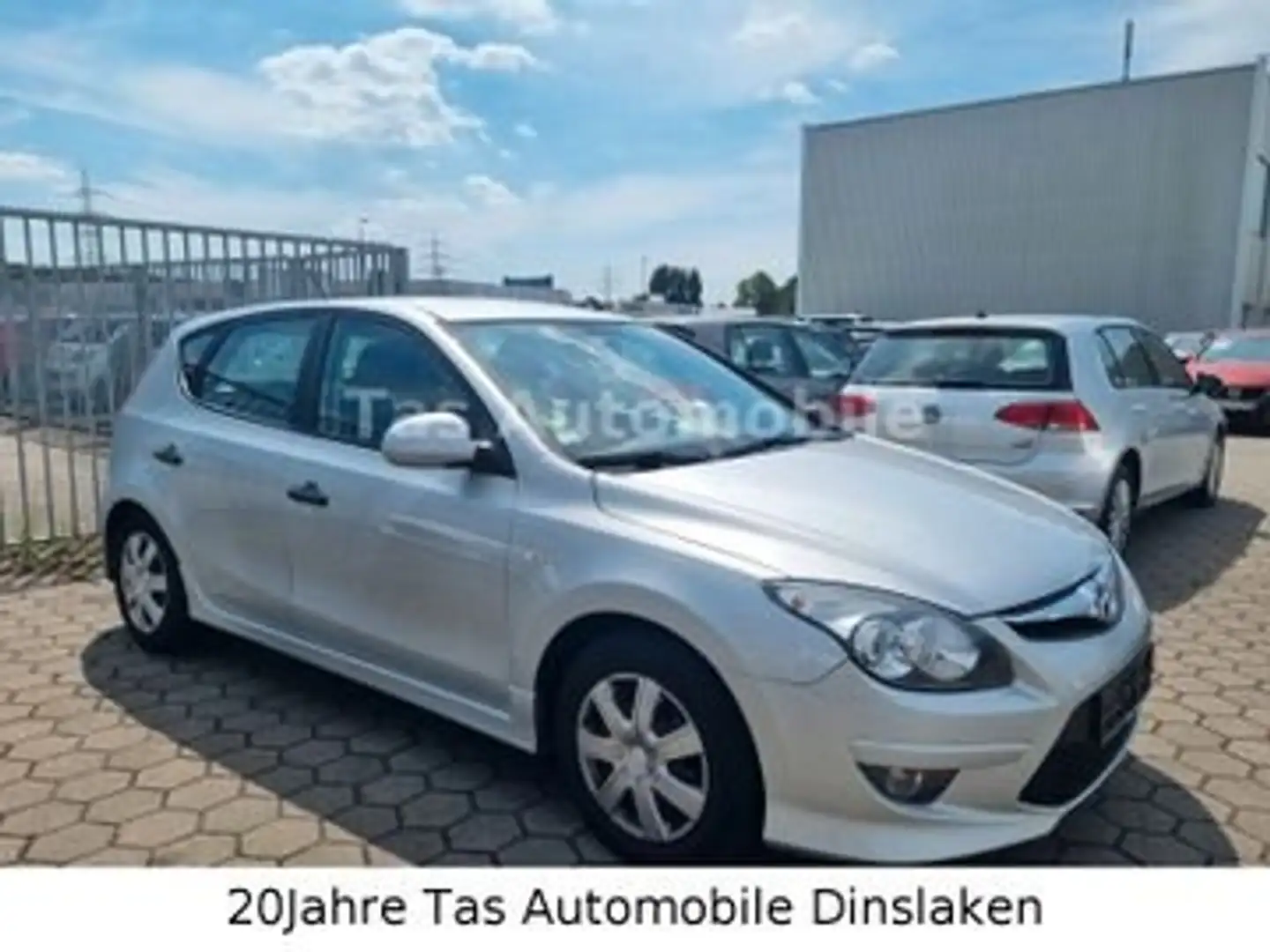 Hyundai i30 1.4 Classic "Klimaanlage" Allwetter bereift Silber - 1