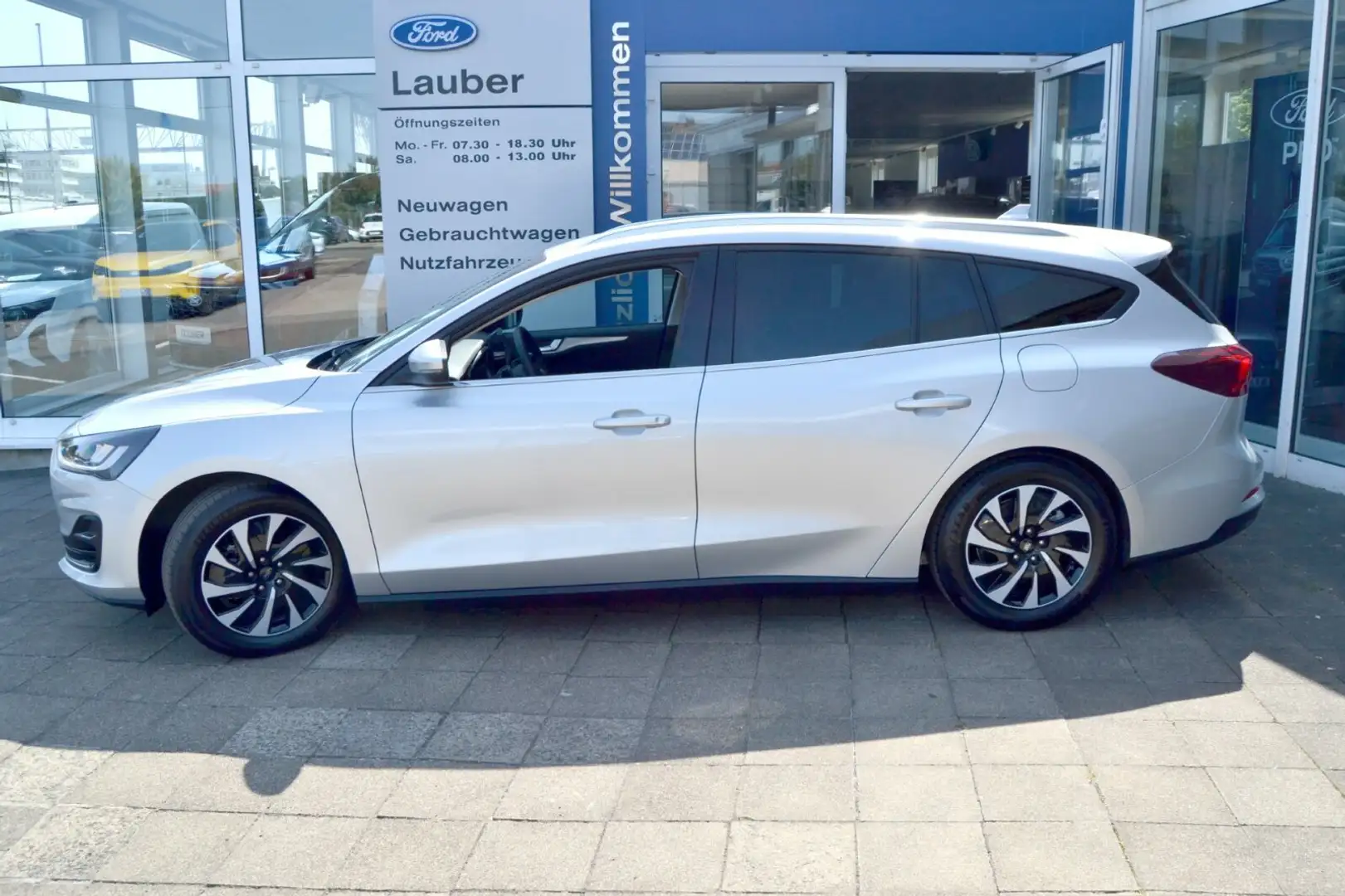 Ford Focus Focus 1,5TD Titanium X AutoAC Autom Navi+Sync PDC+RFK Silber - 2