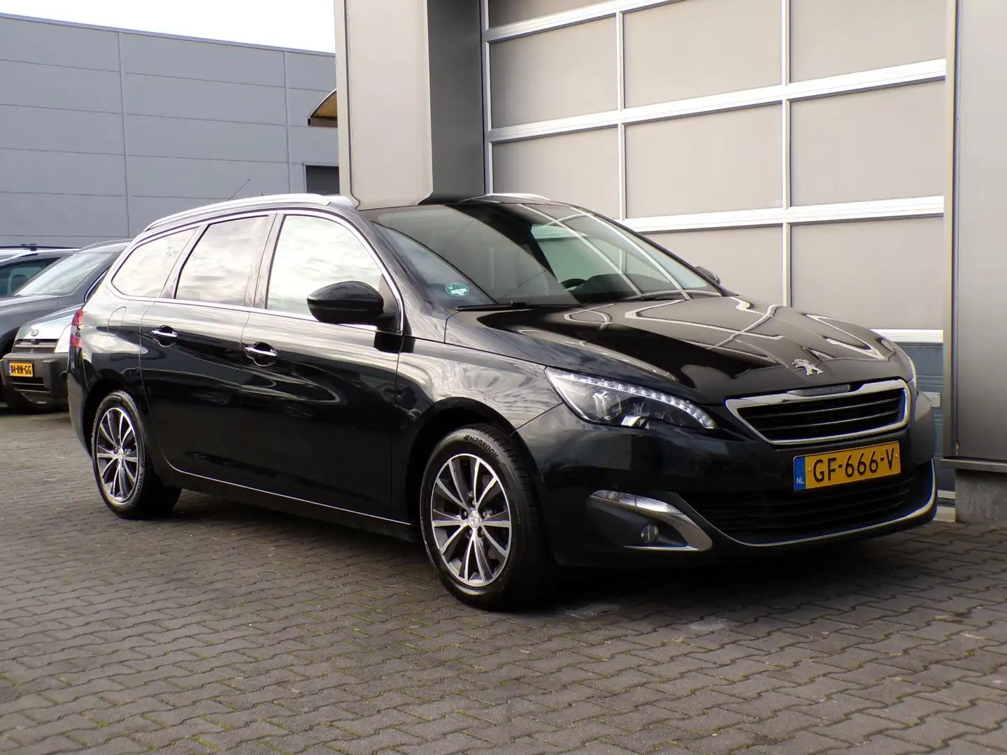 Peugeot 308 SW 1.2 PureTech Blue Lease Premium Leer/Stoelverw! Noir - 1