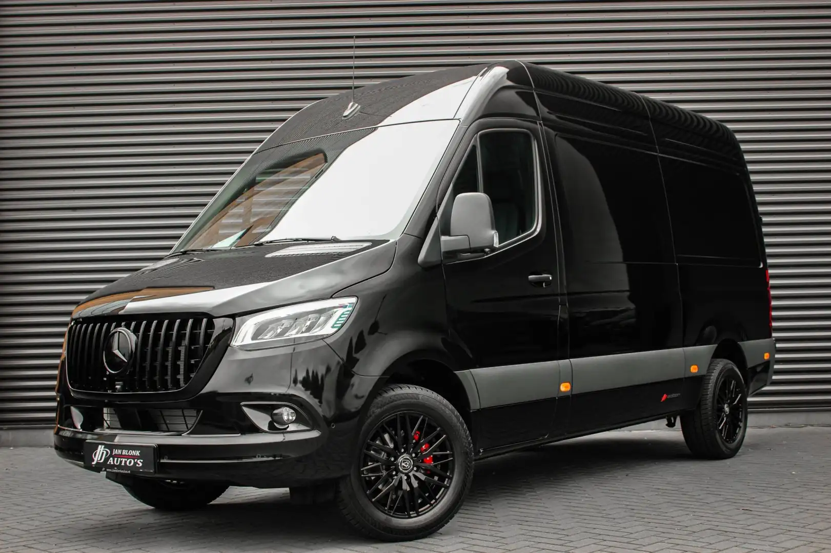 Mercedes-Benz Sprinter 319CDI L2H2 RWD 190PK FULL BLACK JB- EDITION / 350 Zwart - 1