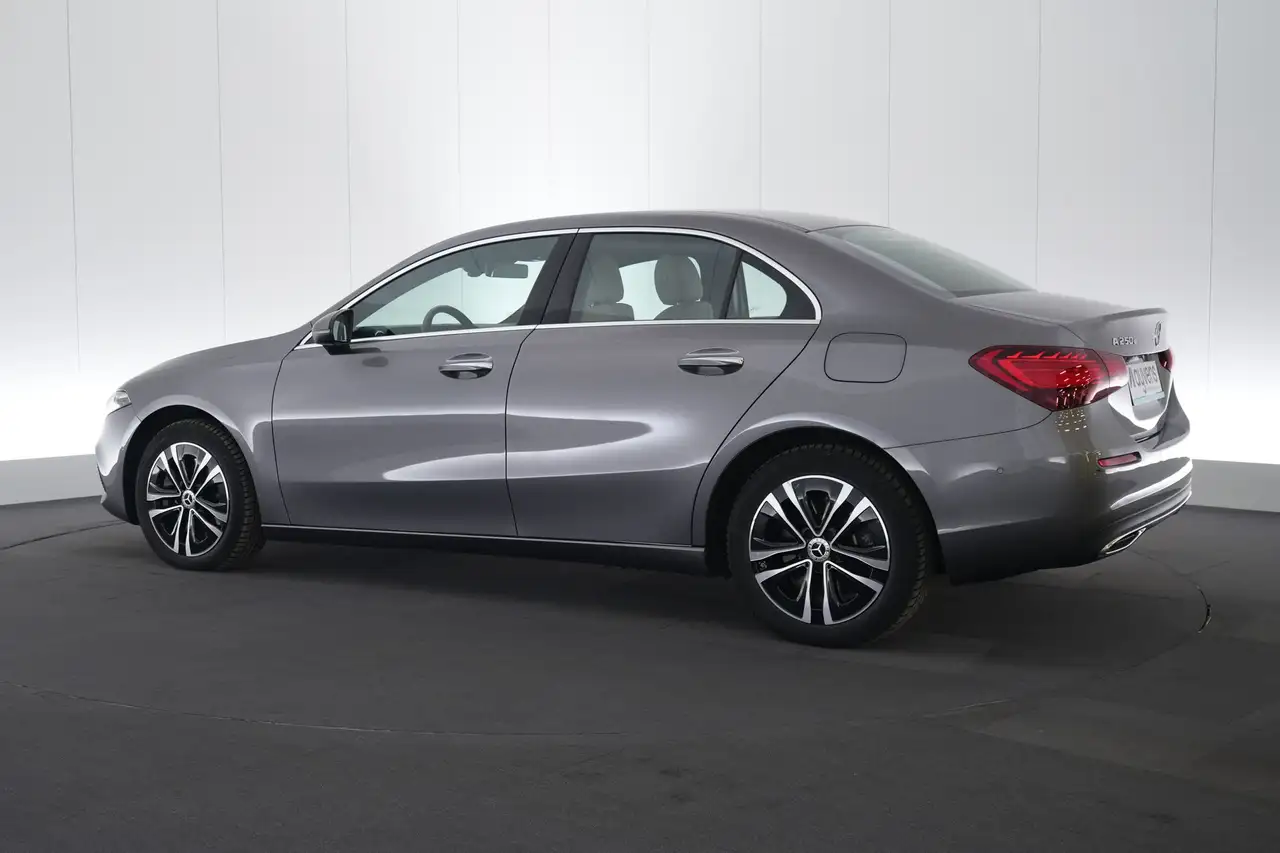 Mercedes-Benz A-Class Sedan 250e PHEV LEDER/CUIR LED GPS PDC CAM Carplay, миниатюра 10