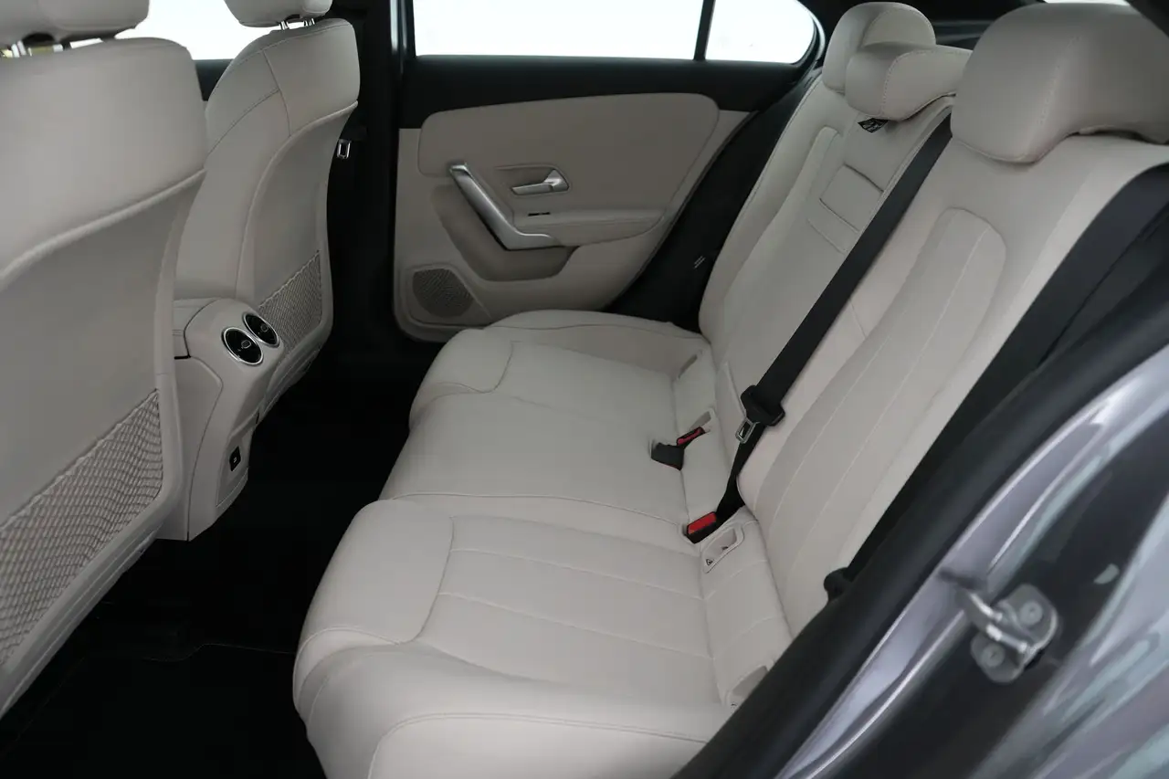 Mercedes-Benz A-Class Sedan 250e PHEV LEDER/CUIR LED GPS PDC CAM Carplay, миниатюра 20