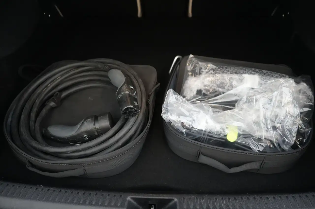 Mercedes-Benz A-Class Sedan 250e PHEV LEDER/CUIR LED GPS PDC CAM Carplay, миниатюра 22