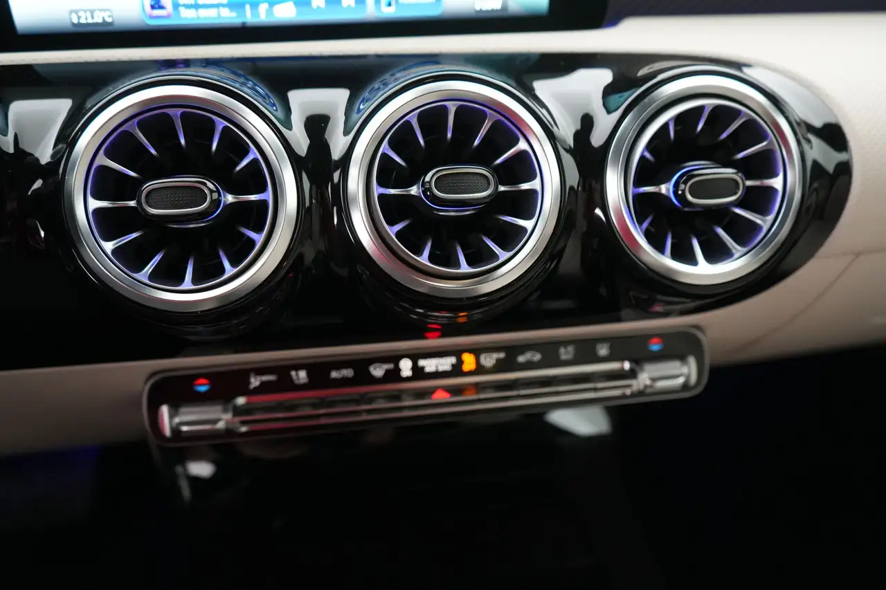 Mercedes-Benz A-Class Sedan 250e PHEV LEDER/CUIR LED GPS PDC CAM Carplay, миниатюра 26