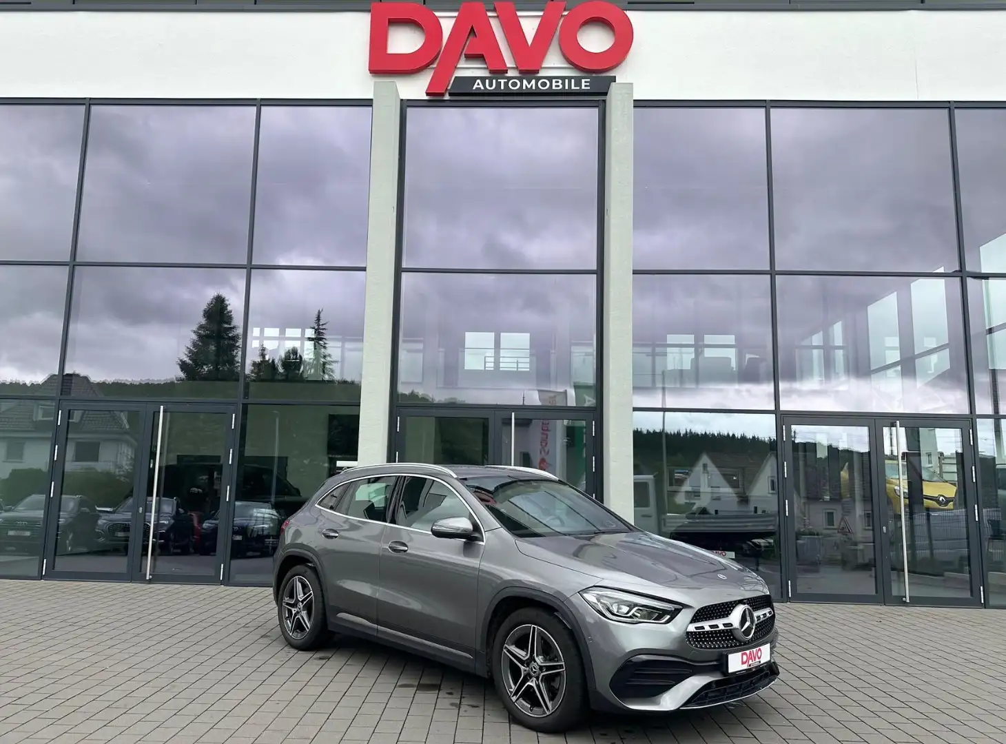 Mercedes-Benz GLA 220 d AMG Line/Burmester/360°/AHK/LED Grau - 1