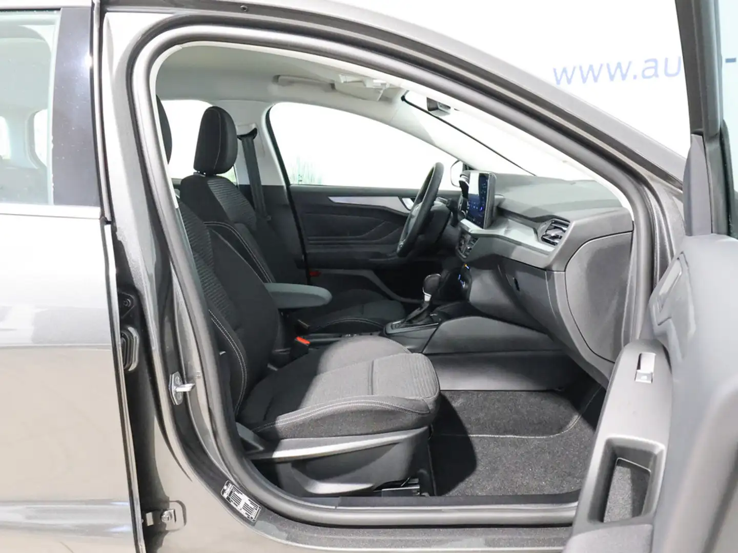 Ford Focus Titanium 1.0l EcoB. MildHybrid Automatik Gris - 2