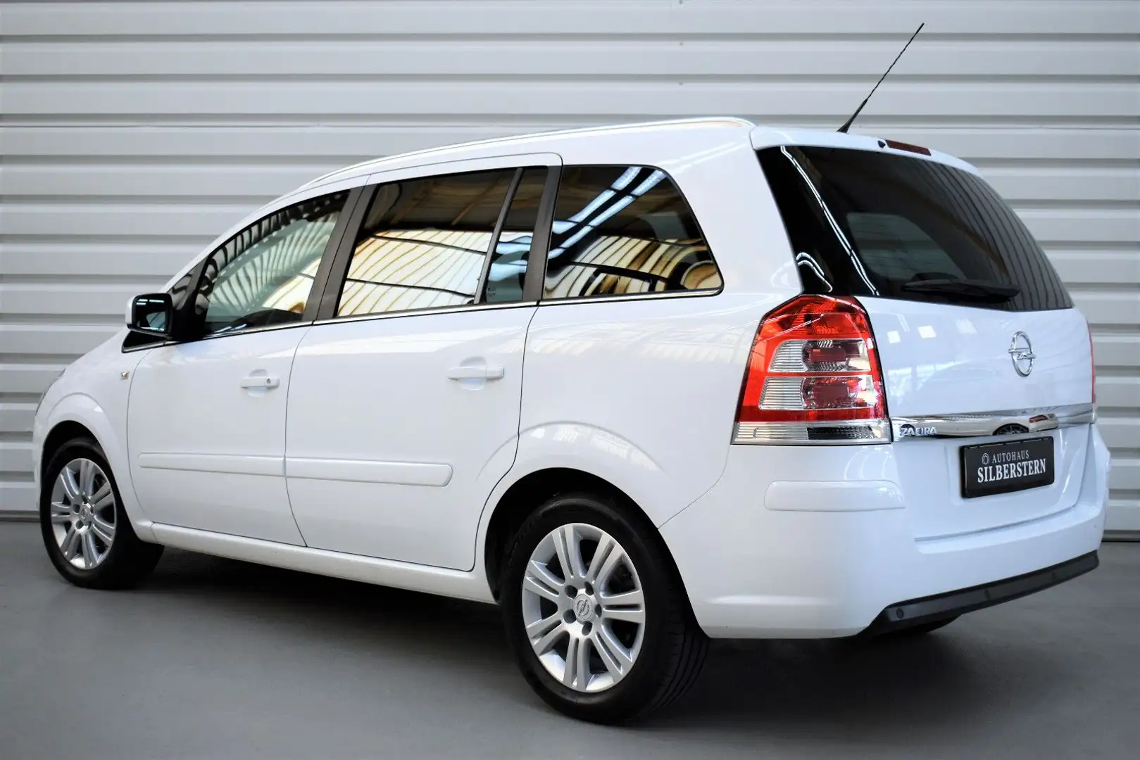Opel Zafira 1.8 Family Plus+7 Sitzer+Bi-Xenon Weiß - 2
