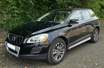 XC60 D4 AWD Edition Pro 5 Zylinder mit Echtholz Mittelkonsole