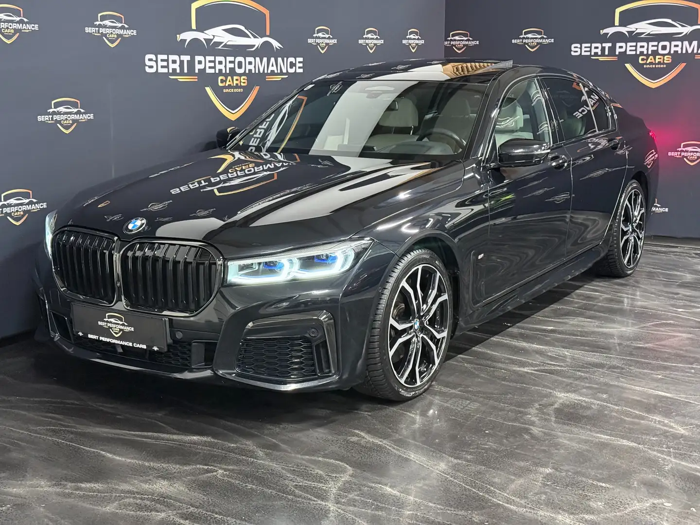 BMW 740 740 d xDrive M Sport ** MASSAGESITZE ** Schwarz - 2