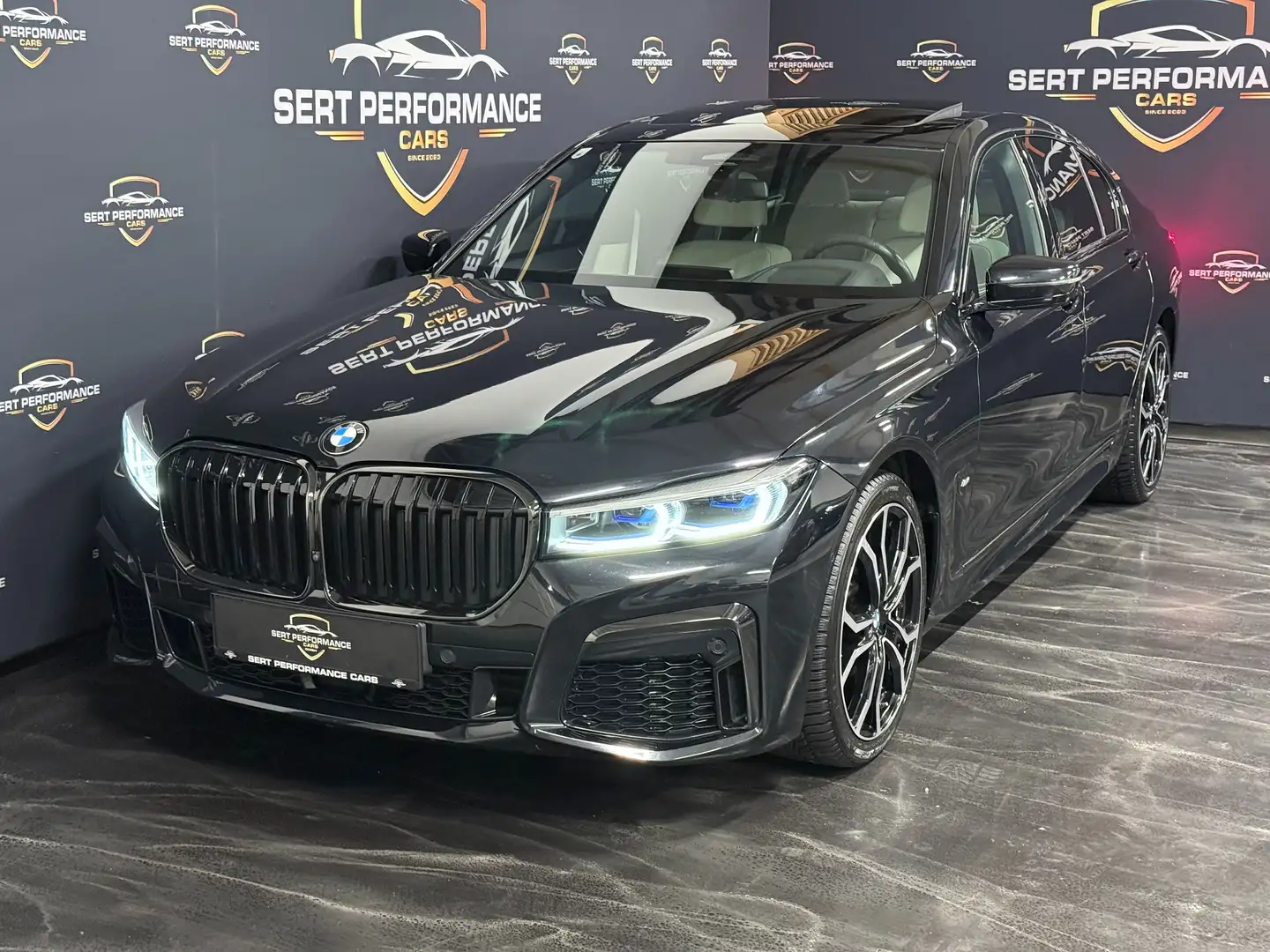 BMW 740 740 d xDrive M Sport ** MASSAGESITZE ** Schwarz - 1