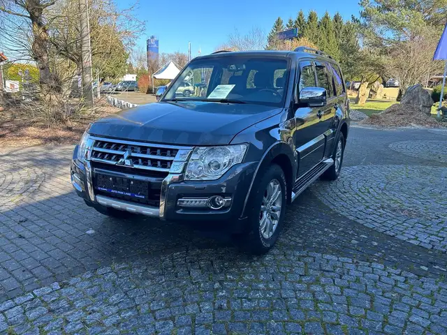 Mitsubishi Pajero 3.2 DI-D Top*AHK*7Sitzer*Navi