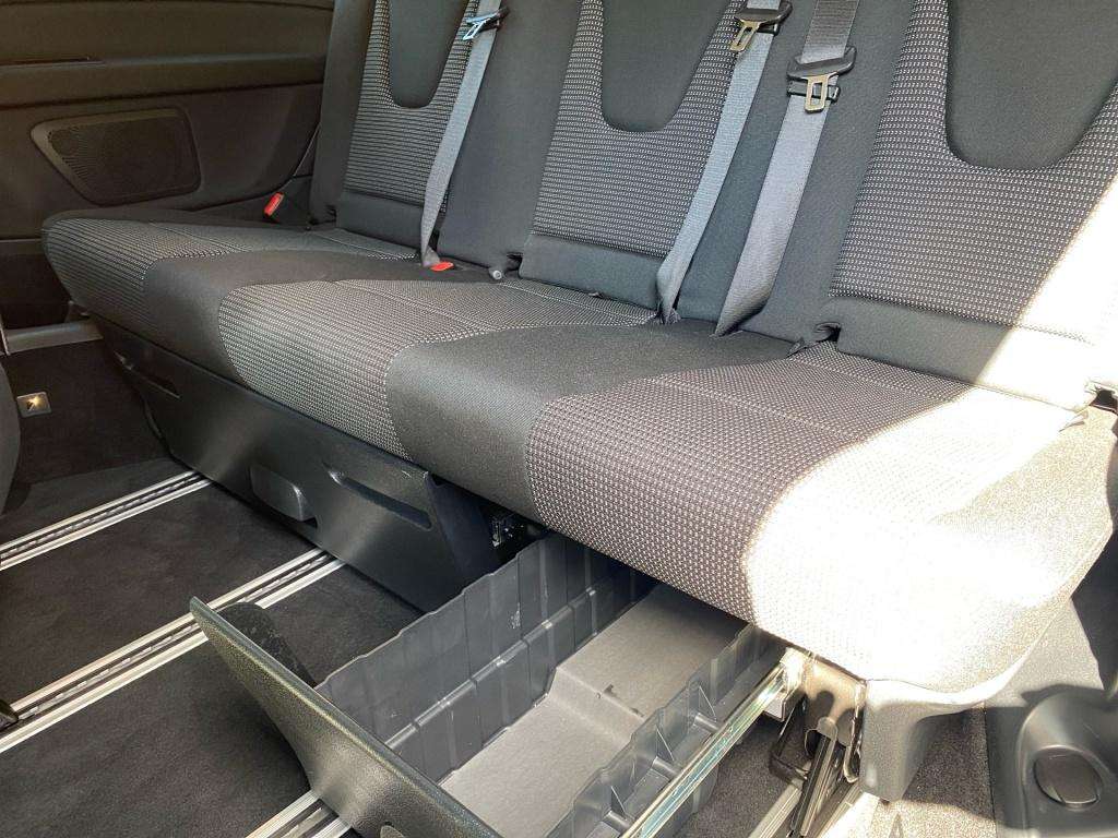 Mercedes-Benz V 220