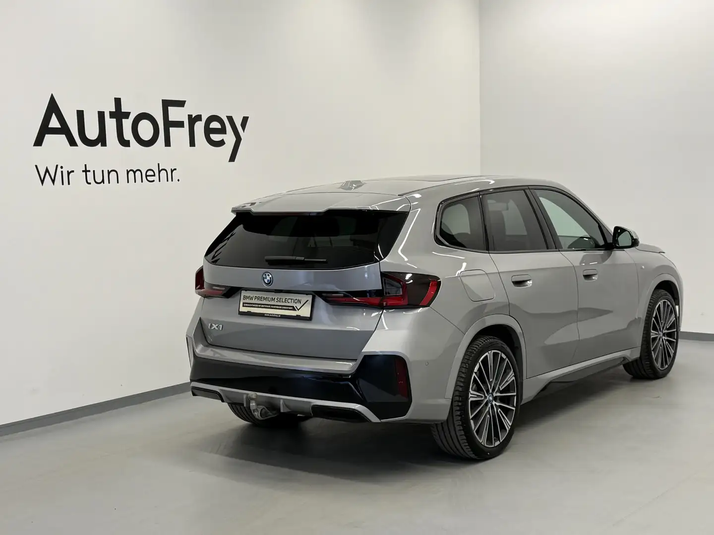 BMW iX1 xDrive30 Silber - 2