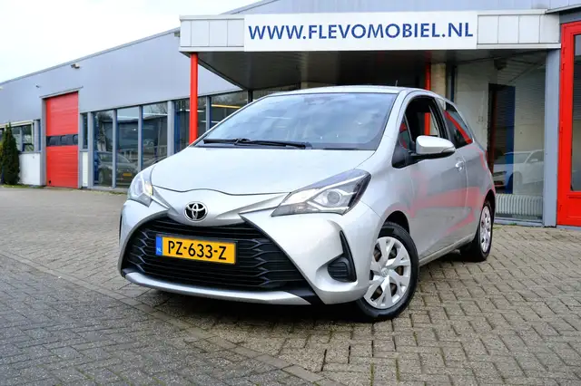 Toyota Yaris 1.5 VVT-i Aspiration Aut. *15.570km!* Clima|Cam|1e