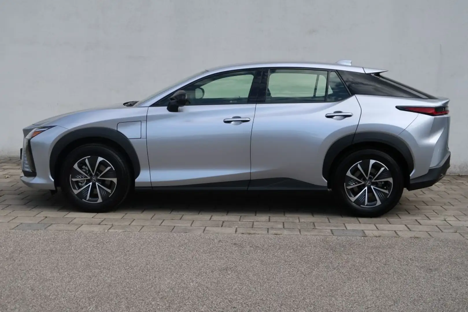 Lexus RZ 300e Comfort Line Срібний - 2