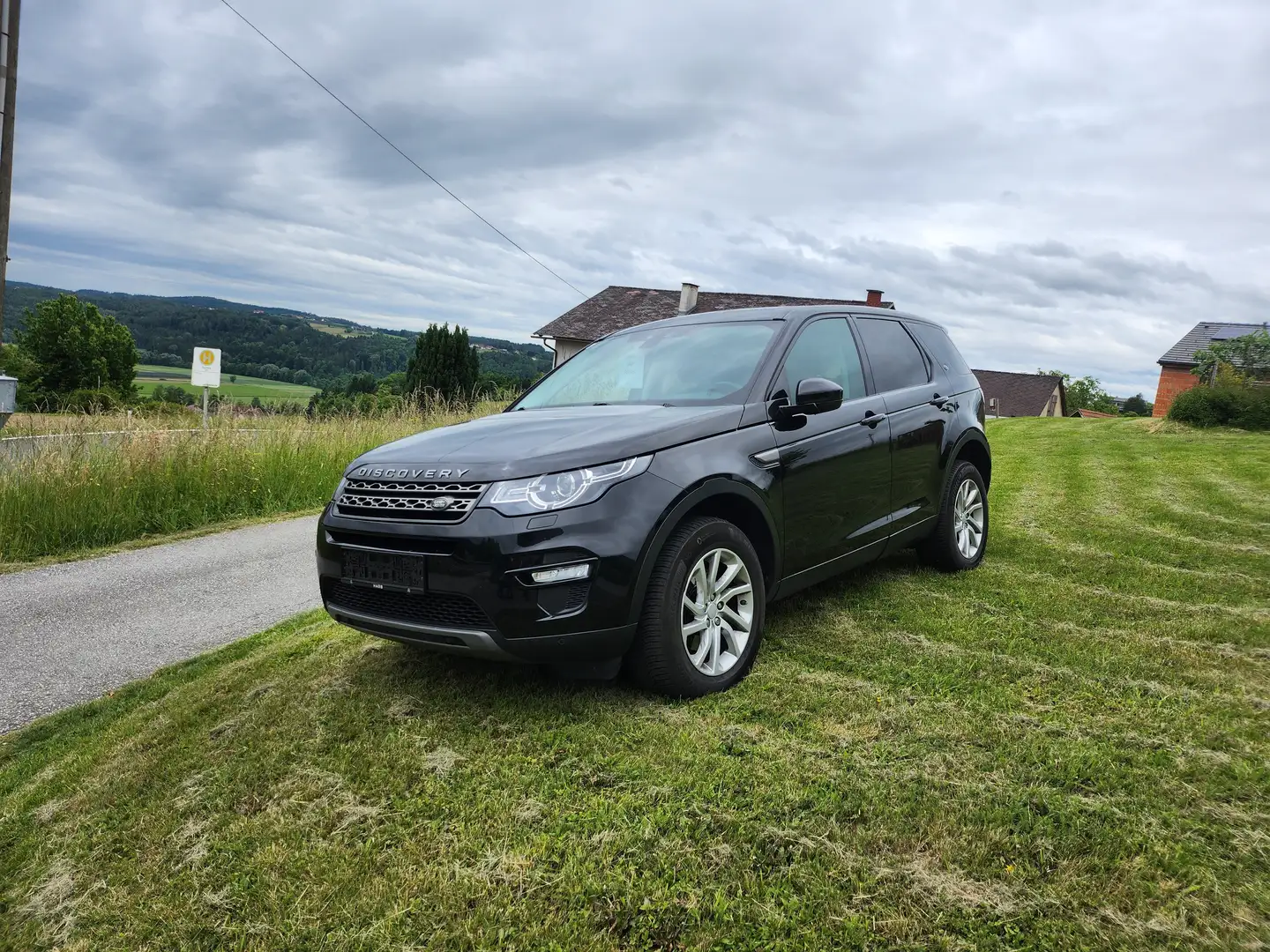 Land Rover Discovery Sport Discovery Sport 2,0 TD4 4WD SE Aut. SE Schwarz - 1