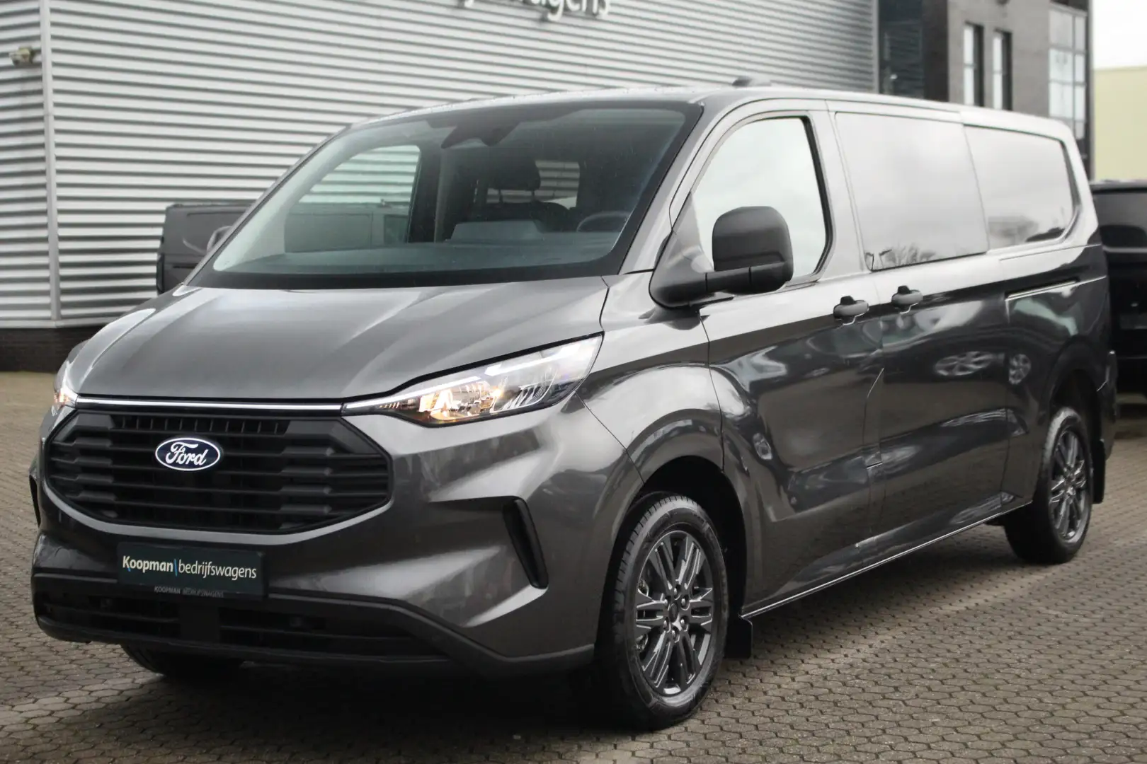 Ford Transit Custom 320 2.0TDCI 170pk Automaat | L2H1 Trend DC | 4x4 | Grau - 2