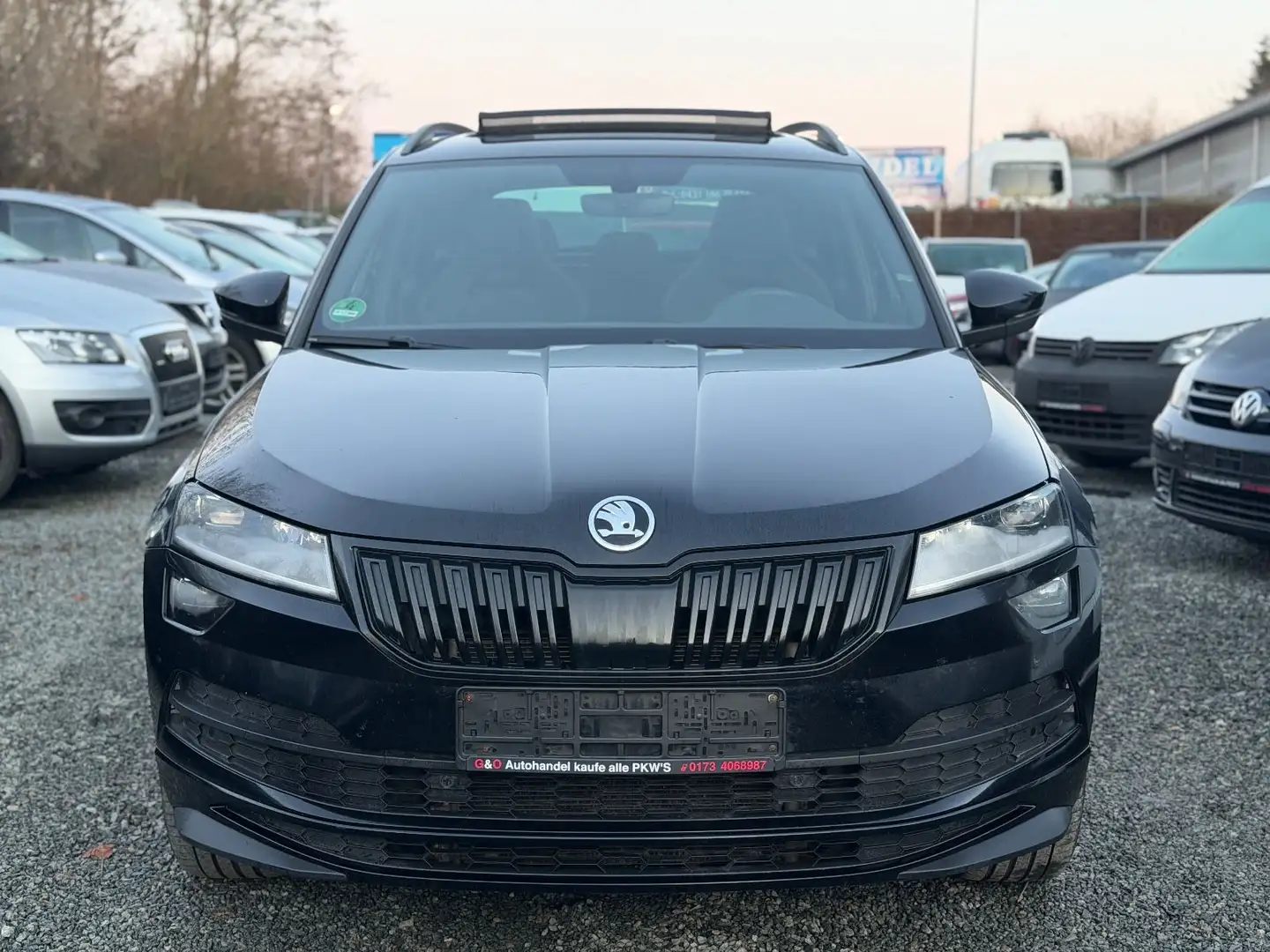 Skoda Karoq Tour 4x4*Vollausstattung*Garantie*Euro 6* Schwarz - 1