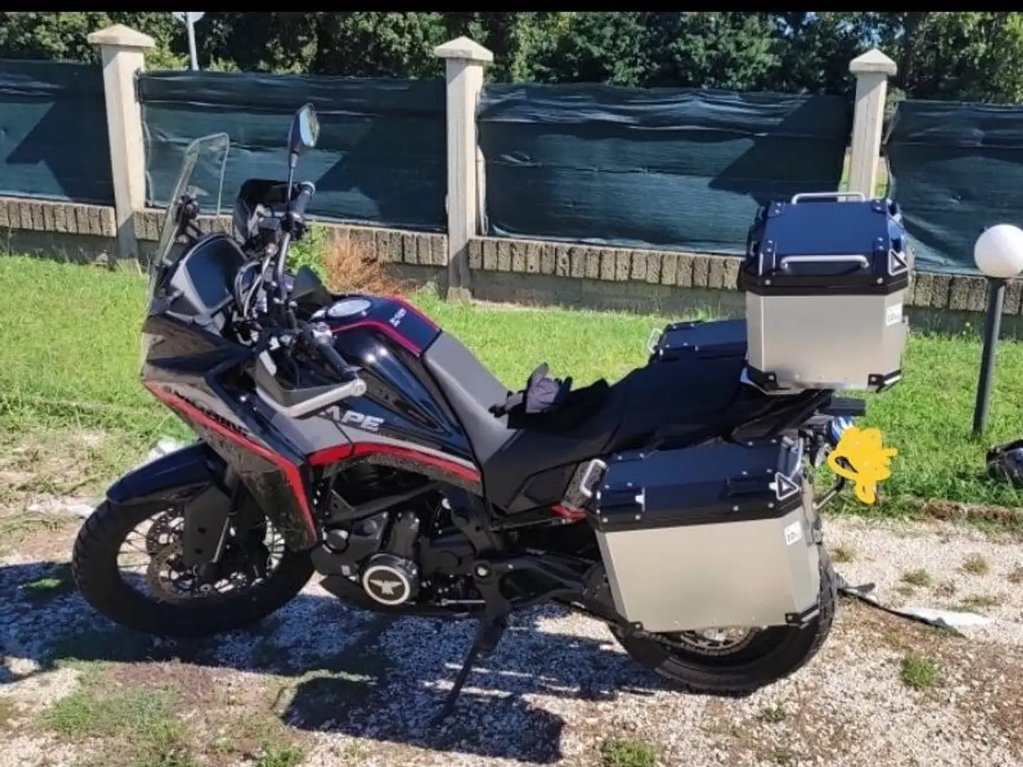 Moto Morini X-Cape X-Cape 650 versione cerchio a raggi, Nero - 1