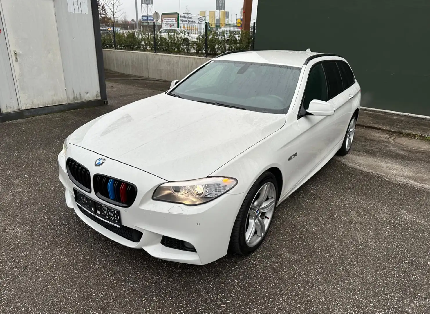BMW 530 d  xDrive Touring M-Paket Aut.258PS - 1