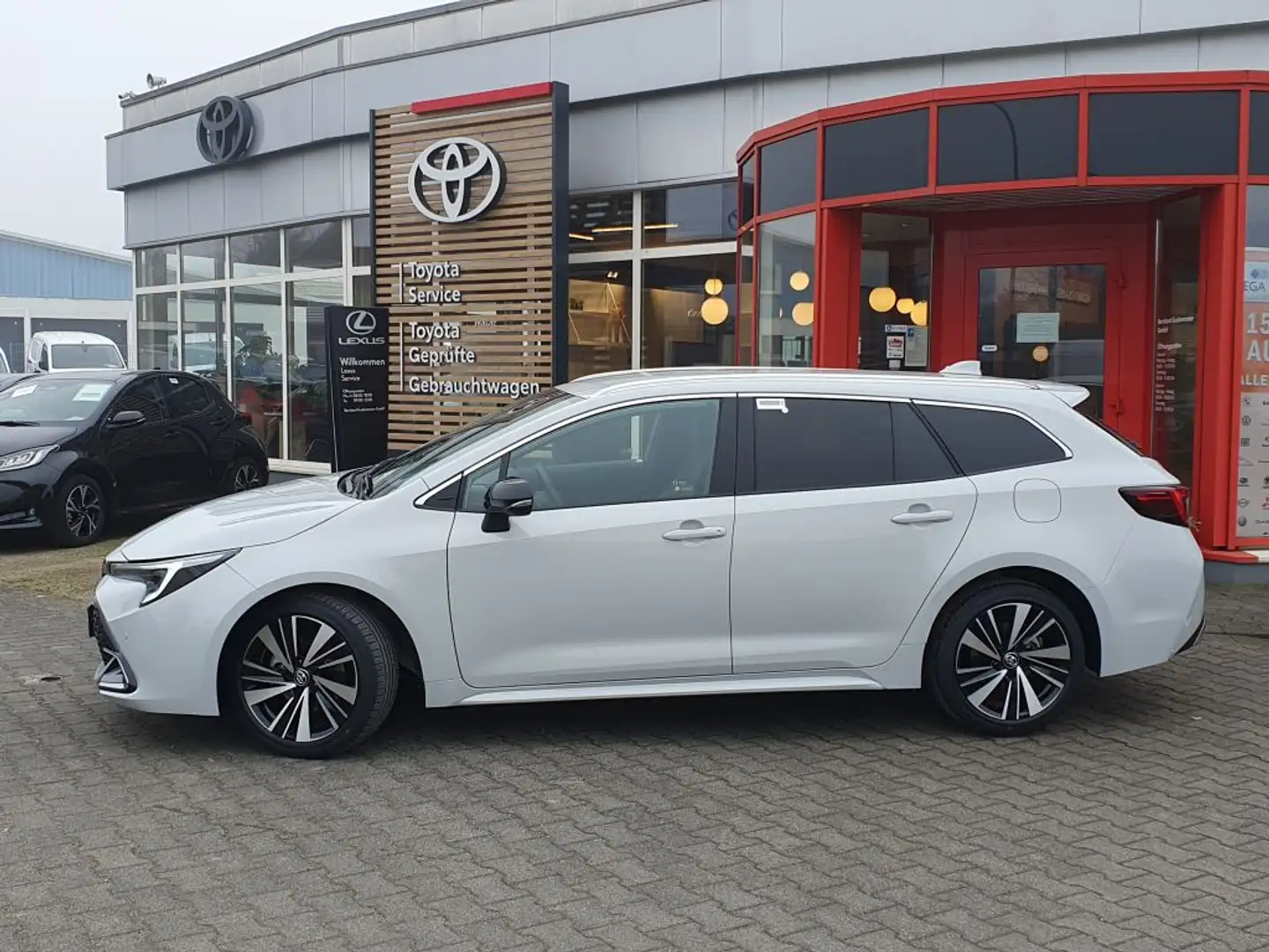 Toyota Corolla 1.8 Hybrid Touring Sports Teamplayer Grau - 2