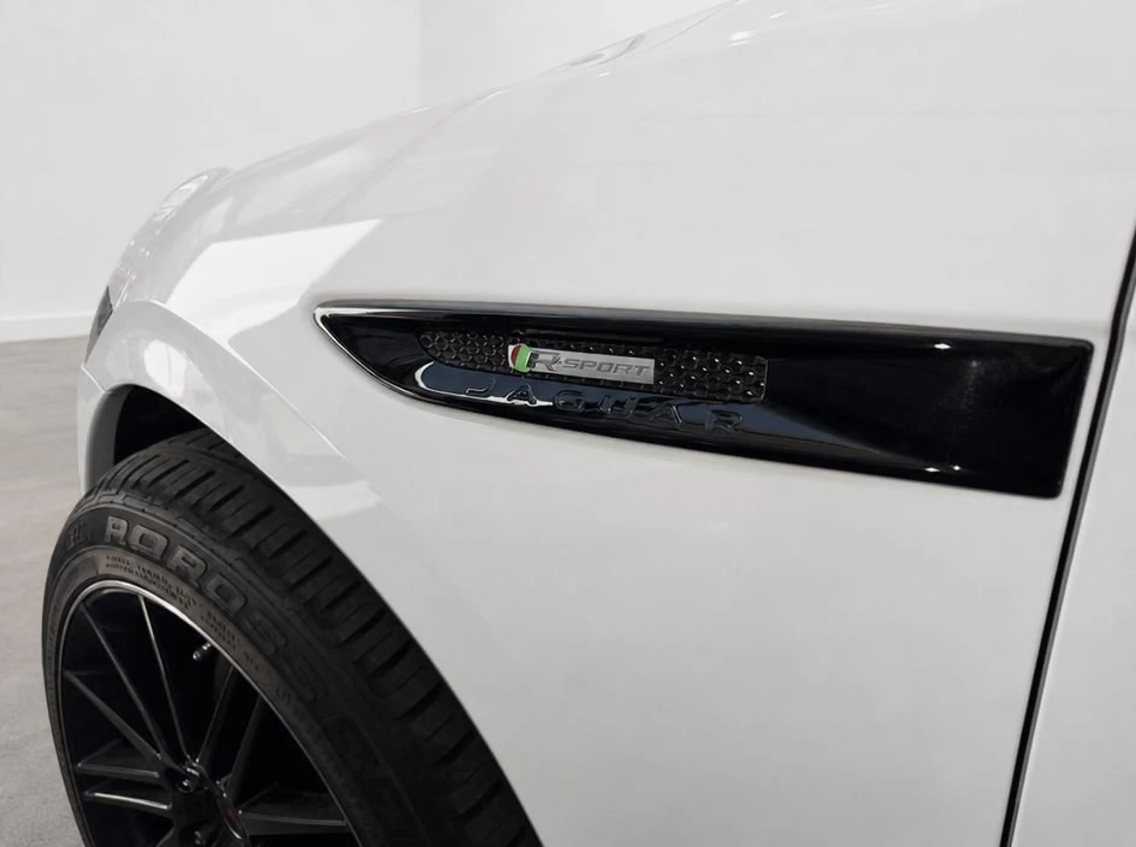 Jaguar F-Pace F-PACE R-Sport AWD*PANORAMA*KAMERA*1-HAND*AHK — photo 8