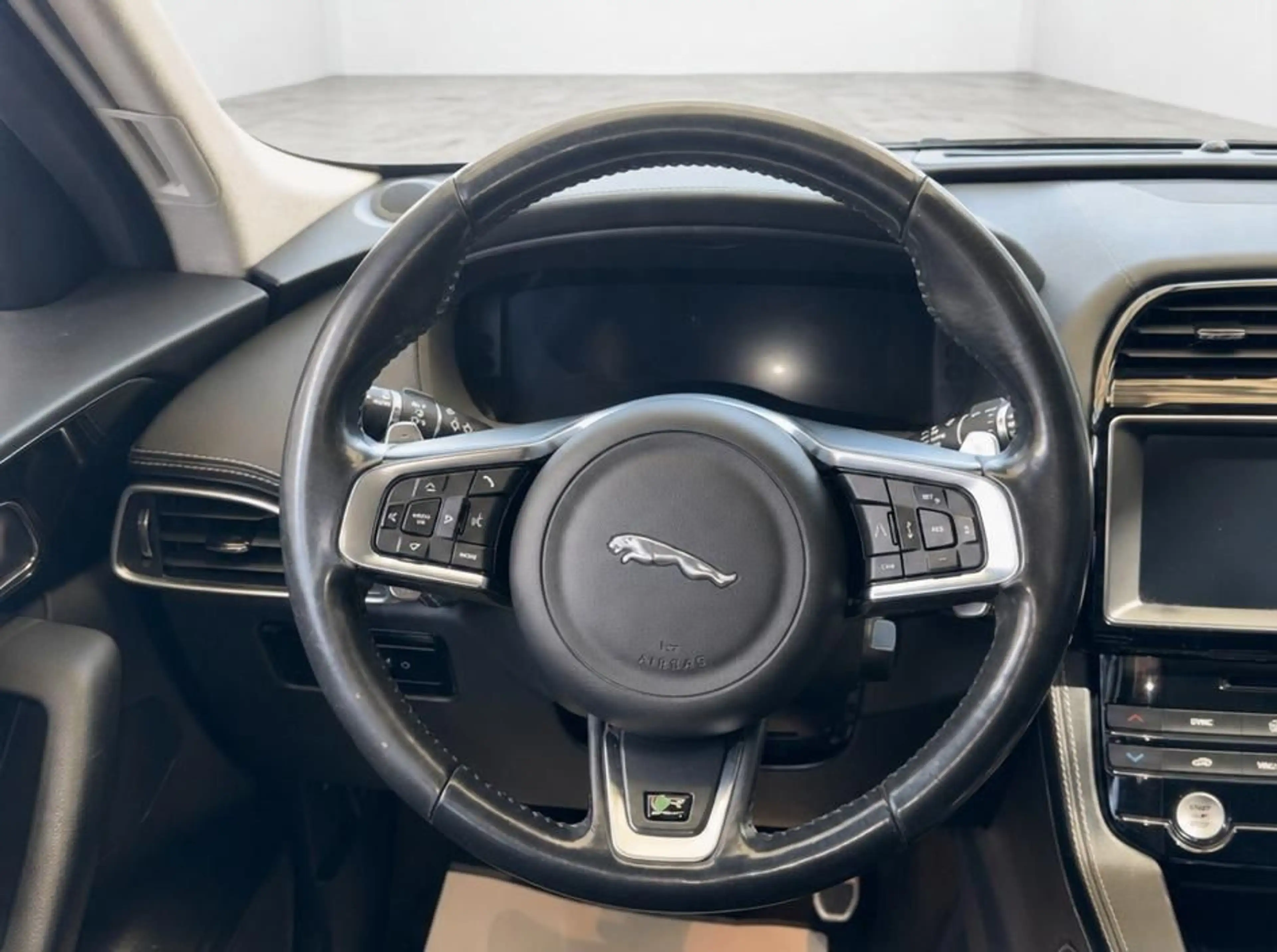 Jaguar F-Pace F-PACE R-Sport AWD*PANORAMA*KAMERA*1-HAND*AHK — photo 17