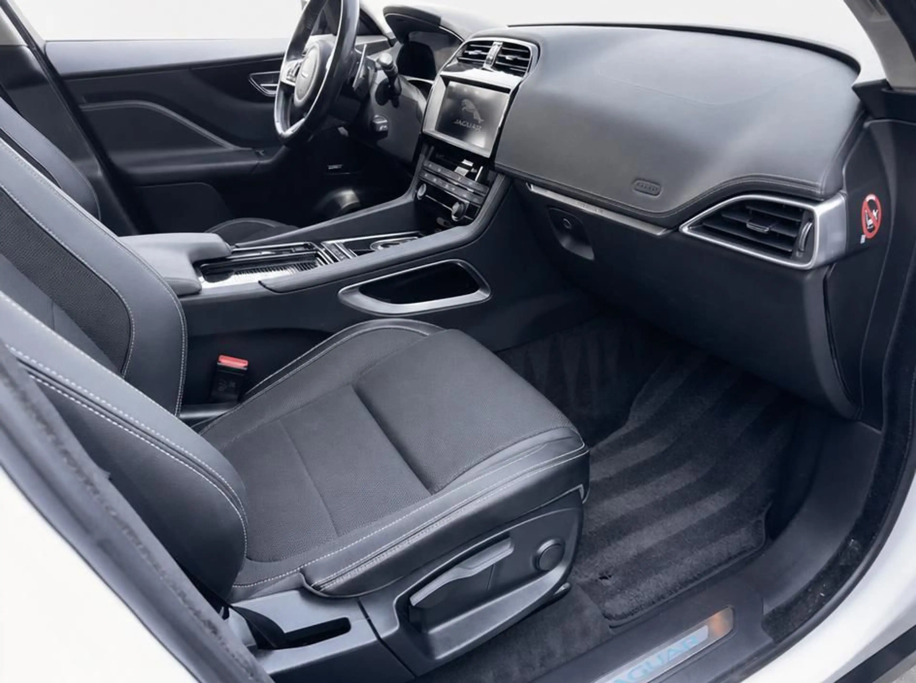 Jaguar F-Pace F-PACE R-Sport AWD*PANORAMA*KAMERA*1-HAND*AHK — photo 11