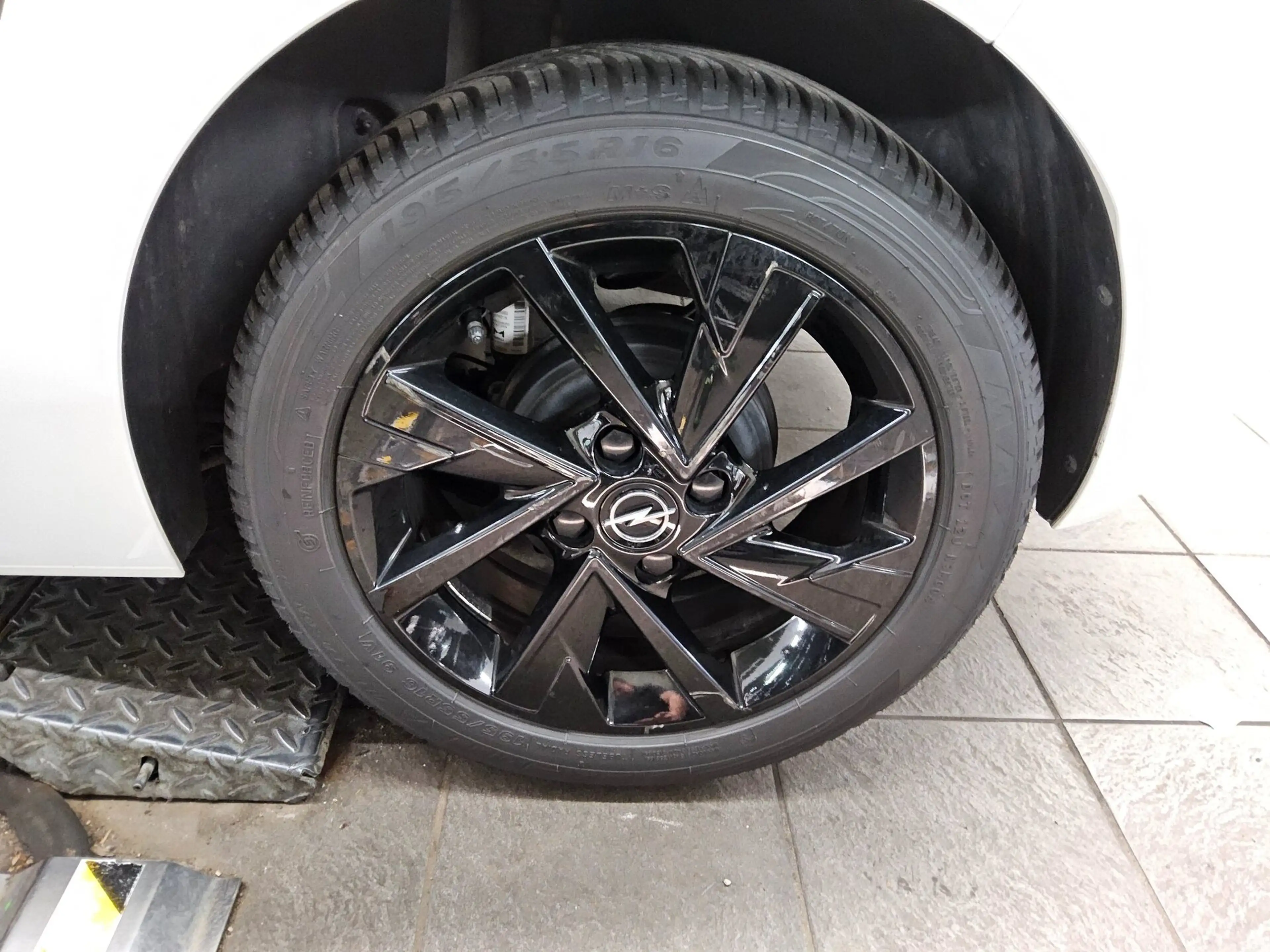 Opel Corsa — photo 10