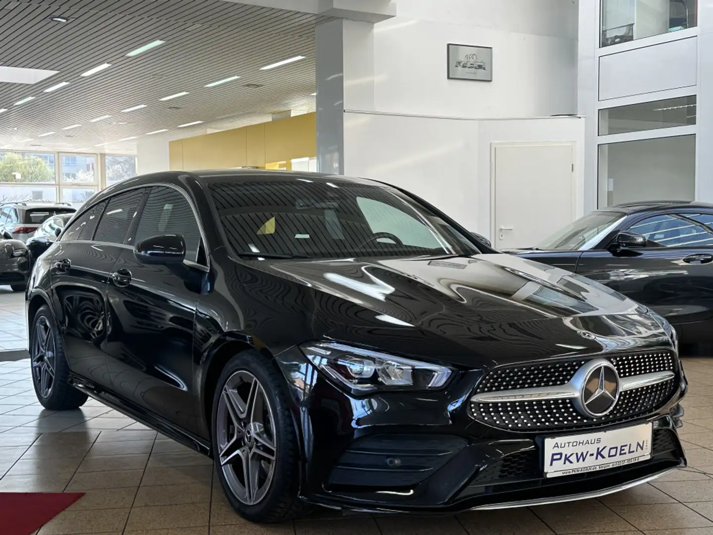 Mercedes-Benz CLA 200 d AMG-LiNE*KAMERA*NAVi* Schwarz - 2