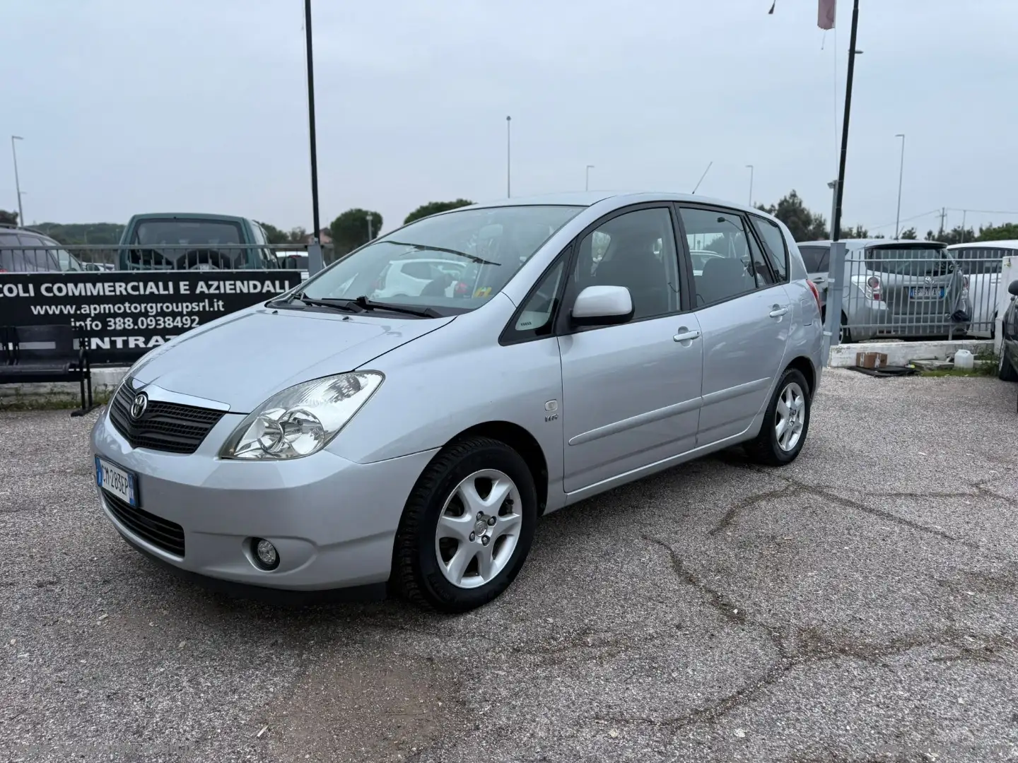 Toyota Corolla Verso 2.0 16V D-4D Sol - 2