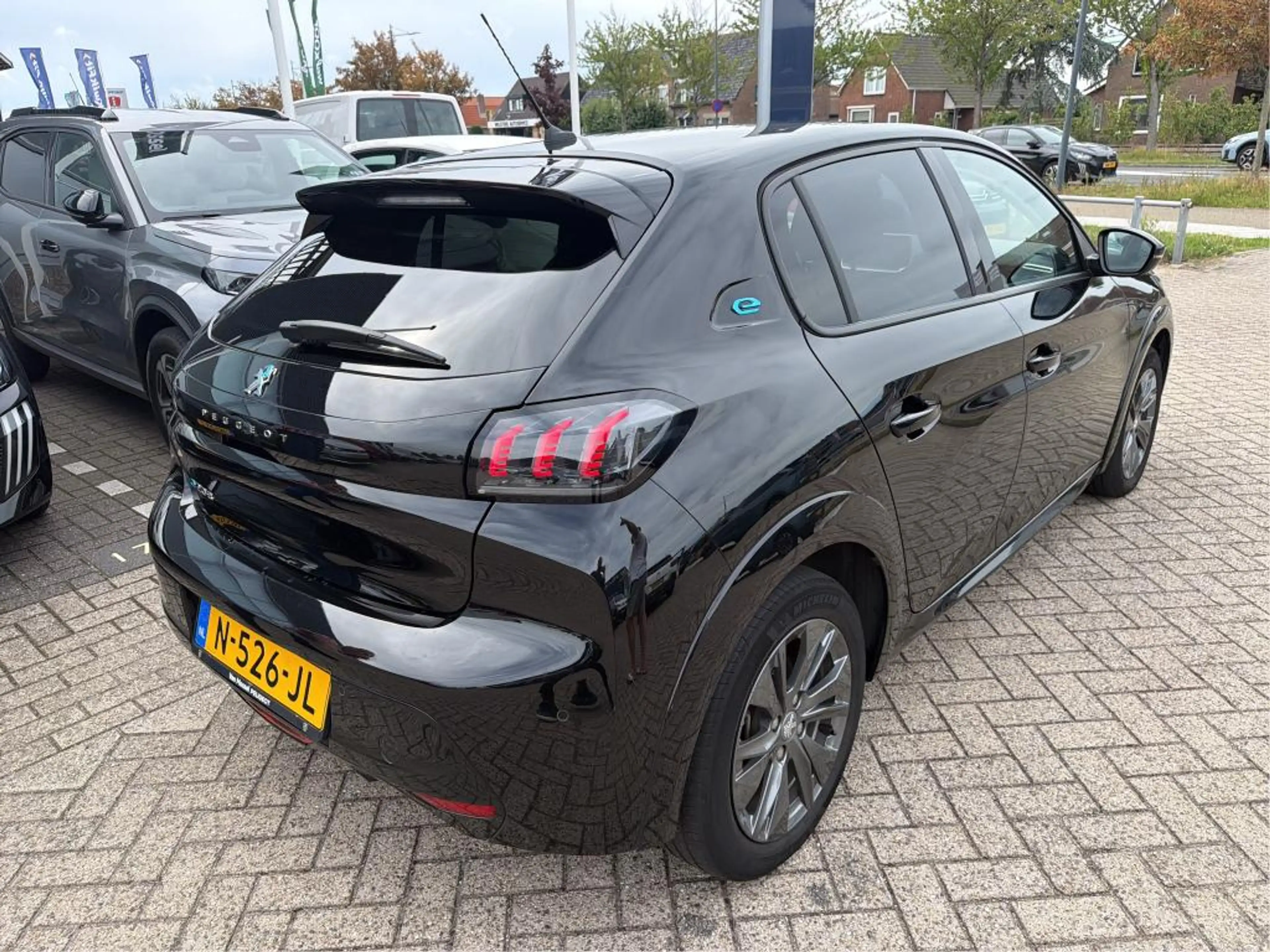 Peugeot e-208 EV Allure Pack 50 kWh | Fase 3 laden | Navi by app — photo 3