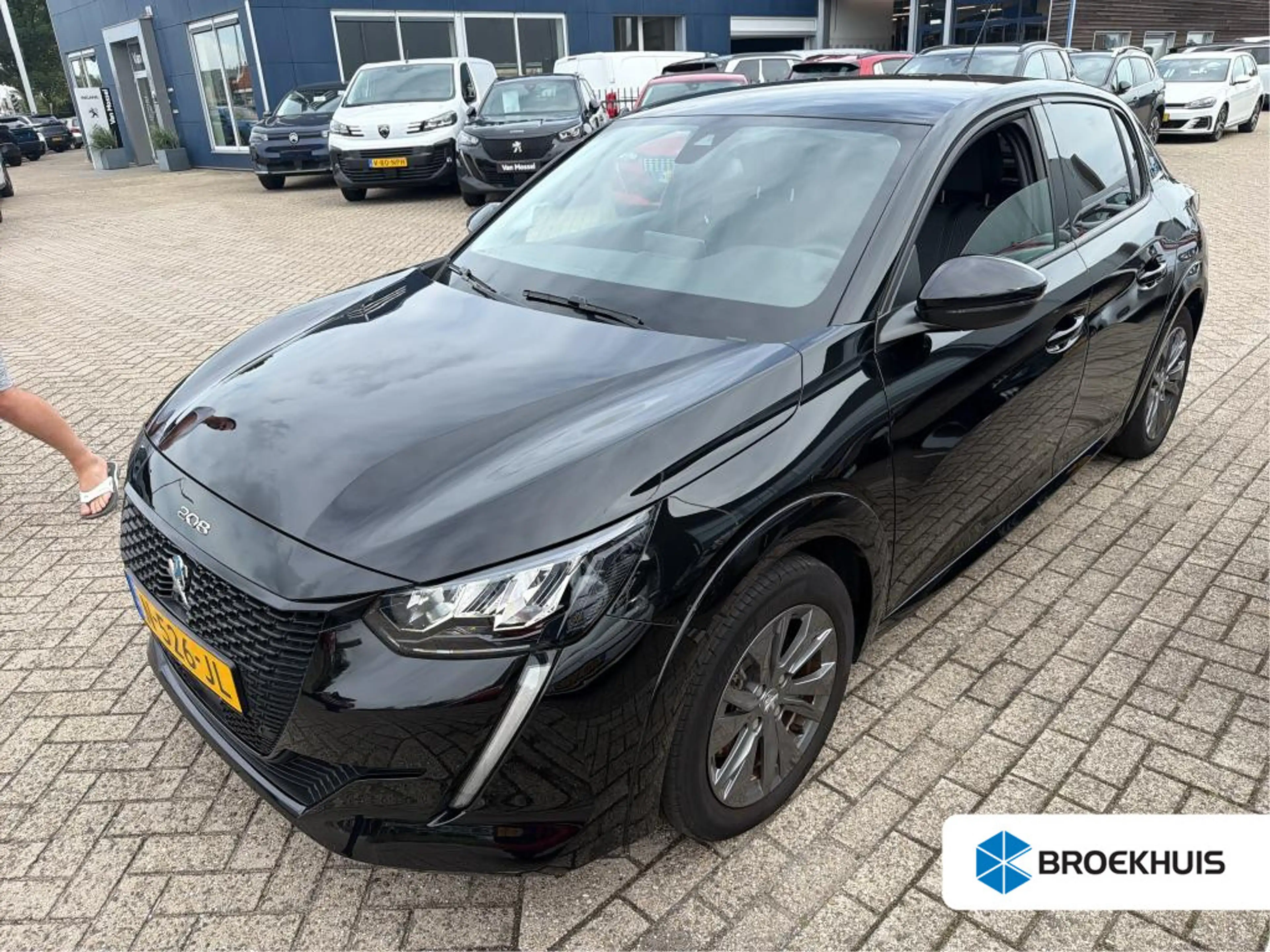 Peugeot e-208 EV Allure Pack 50 kWh | Fase 3 laden | Navi by app