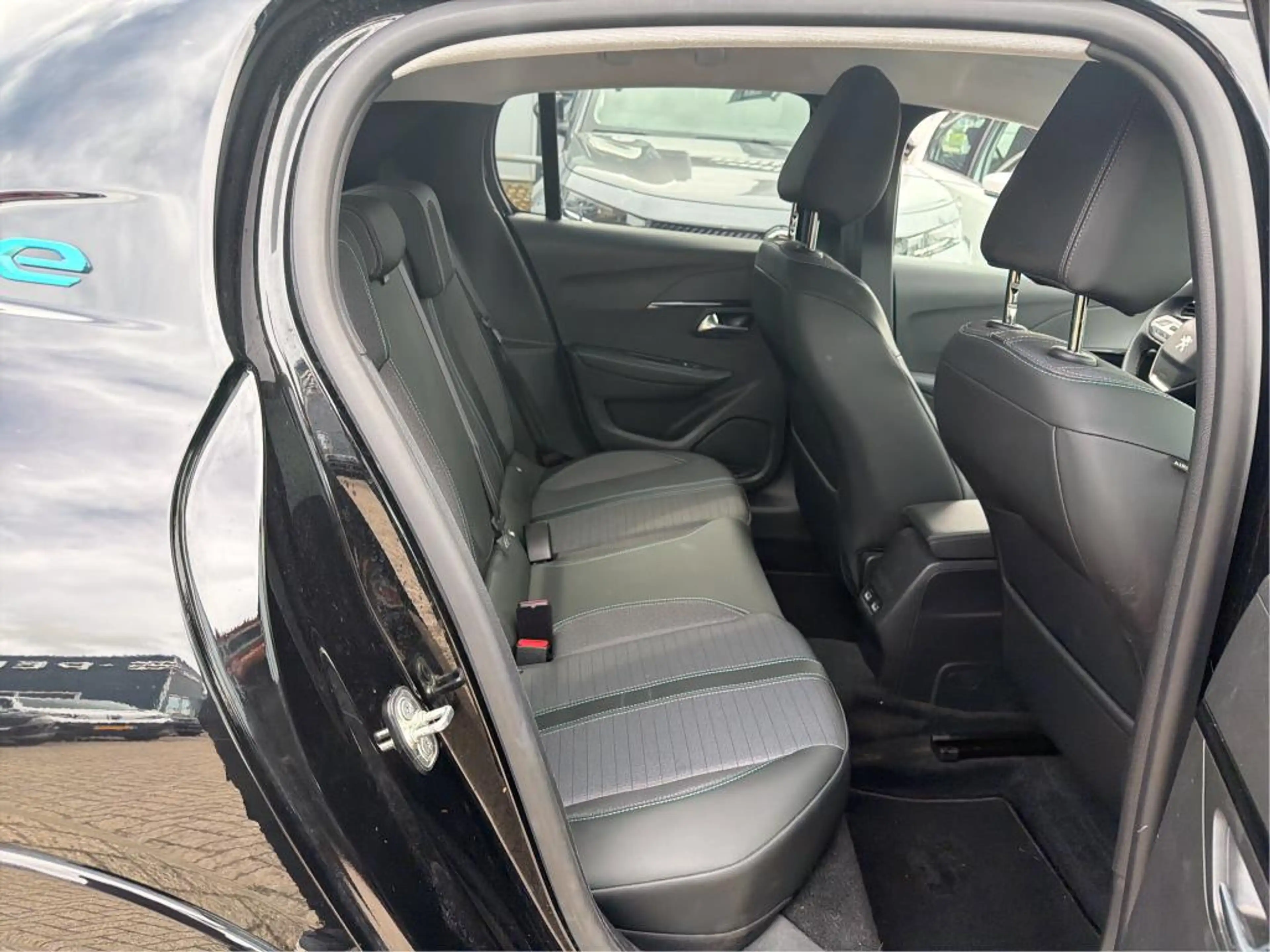 Peugeot e-208 EV Allure Pack 50 kWh | Fase 3 laden | Navi by app — photo 8