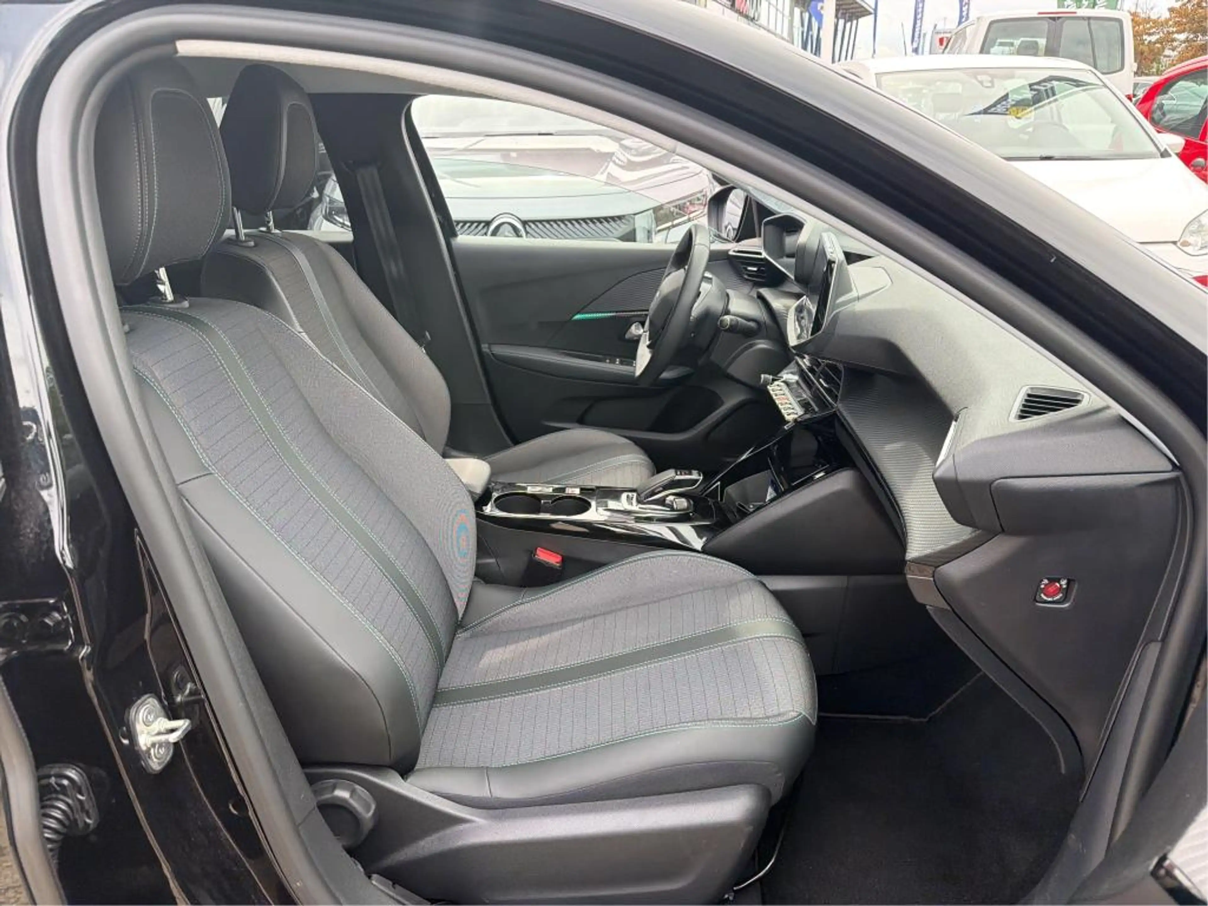 Peugeot e-208 EV Allure Pack 50 kWh | Fase 3 laden | Navi by app — photo 6