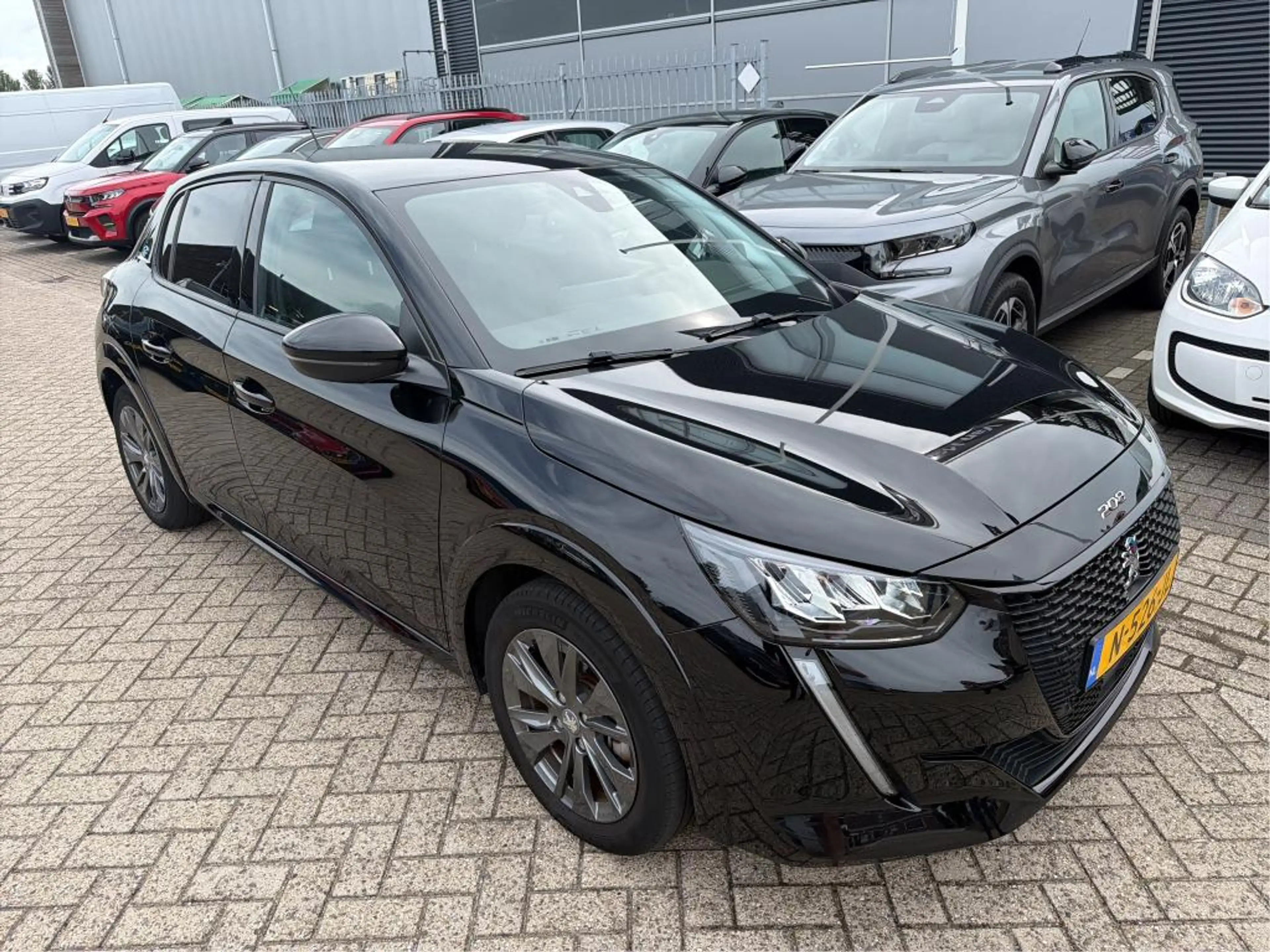 Peugeot e-208 EV Allure Pack 50 kWh | Fase 3 laden | Navi by app — photo 2