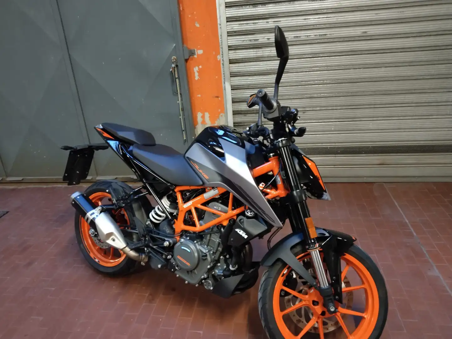 KTM 390 Duke - 1