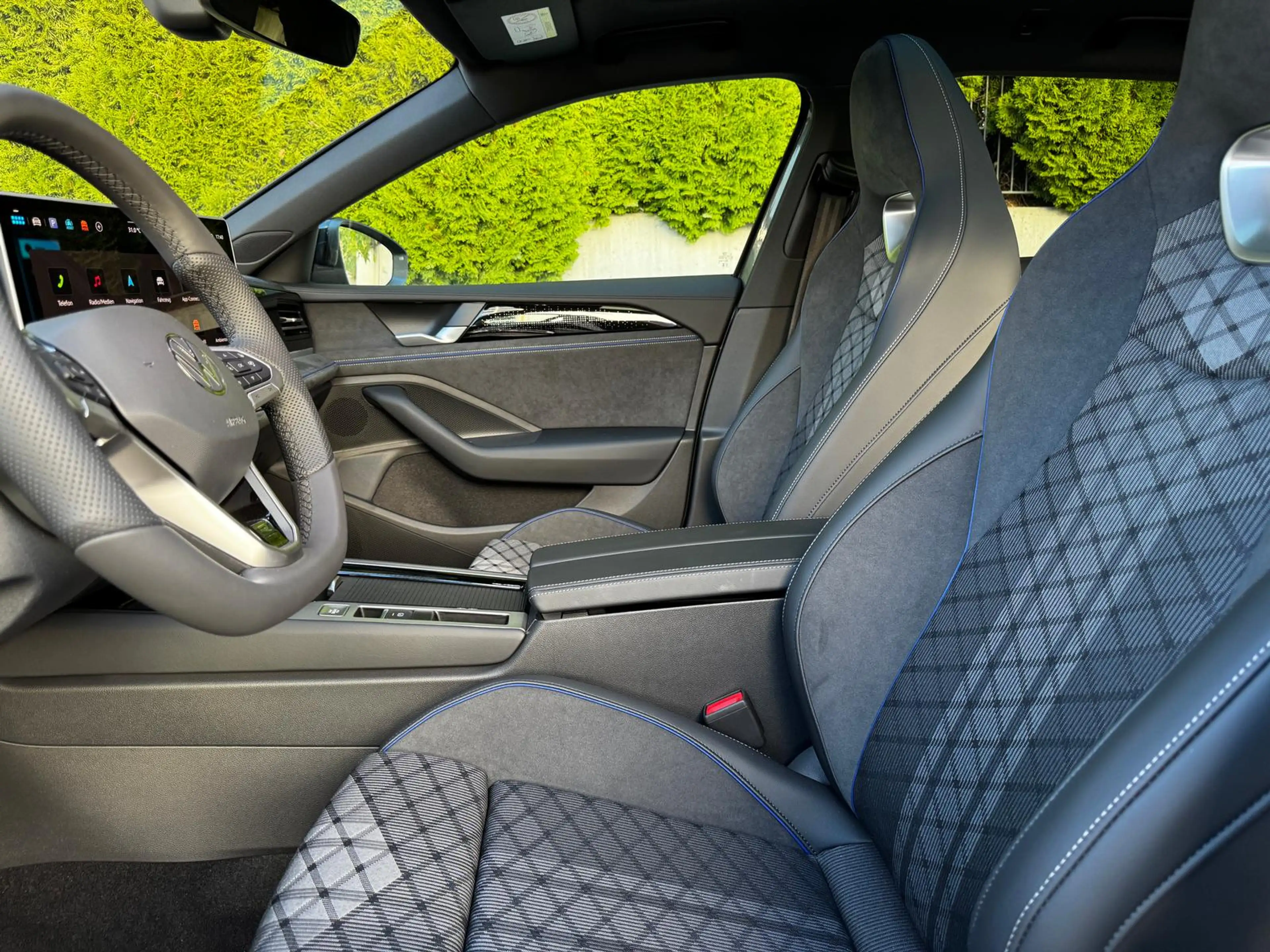 Volkswagen Passat Variant 1.5 TSI eHybrid R-line Black AHK 360 — photo 9