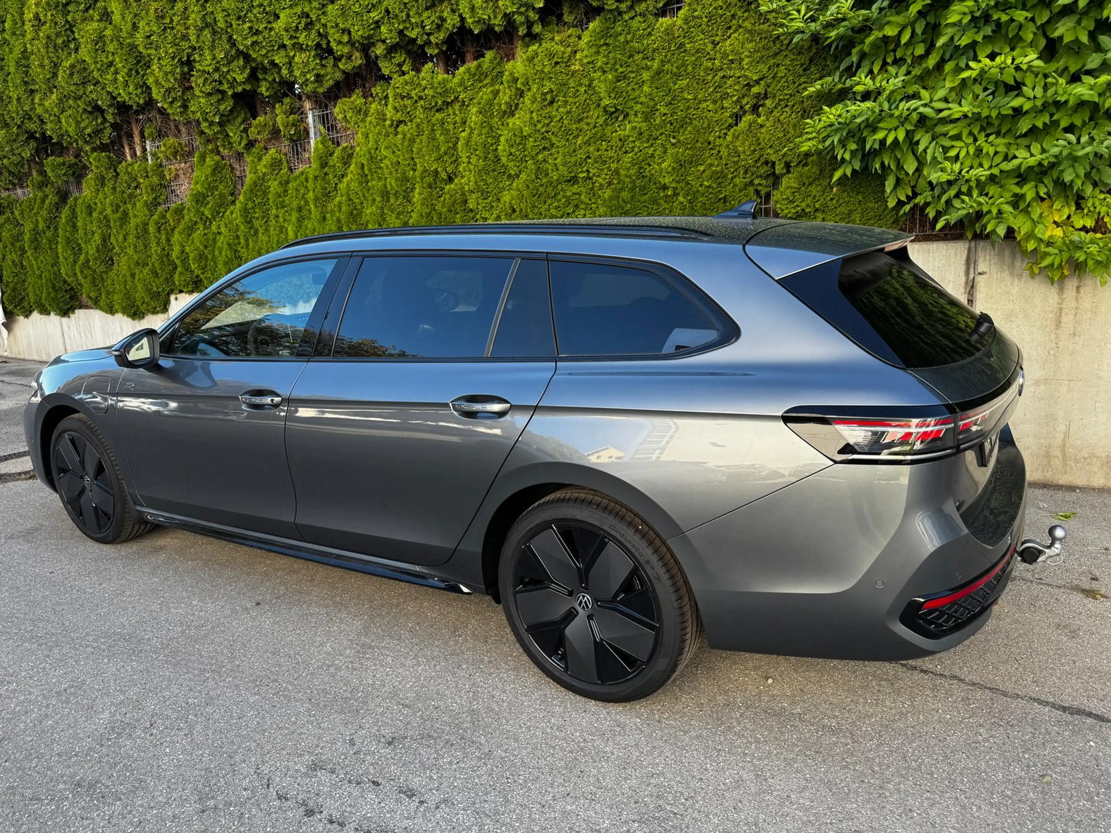 Volkswagen Passat Variant 1.5 TSI eHybrid R-line Black AHK 360 — photo 3