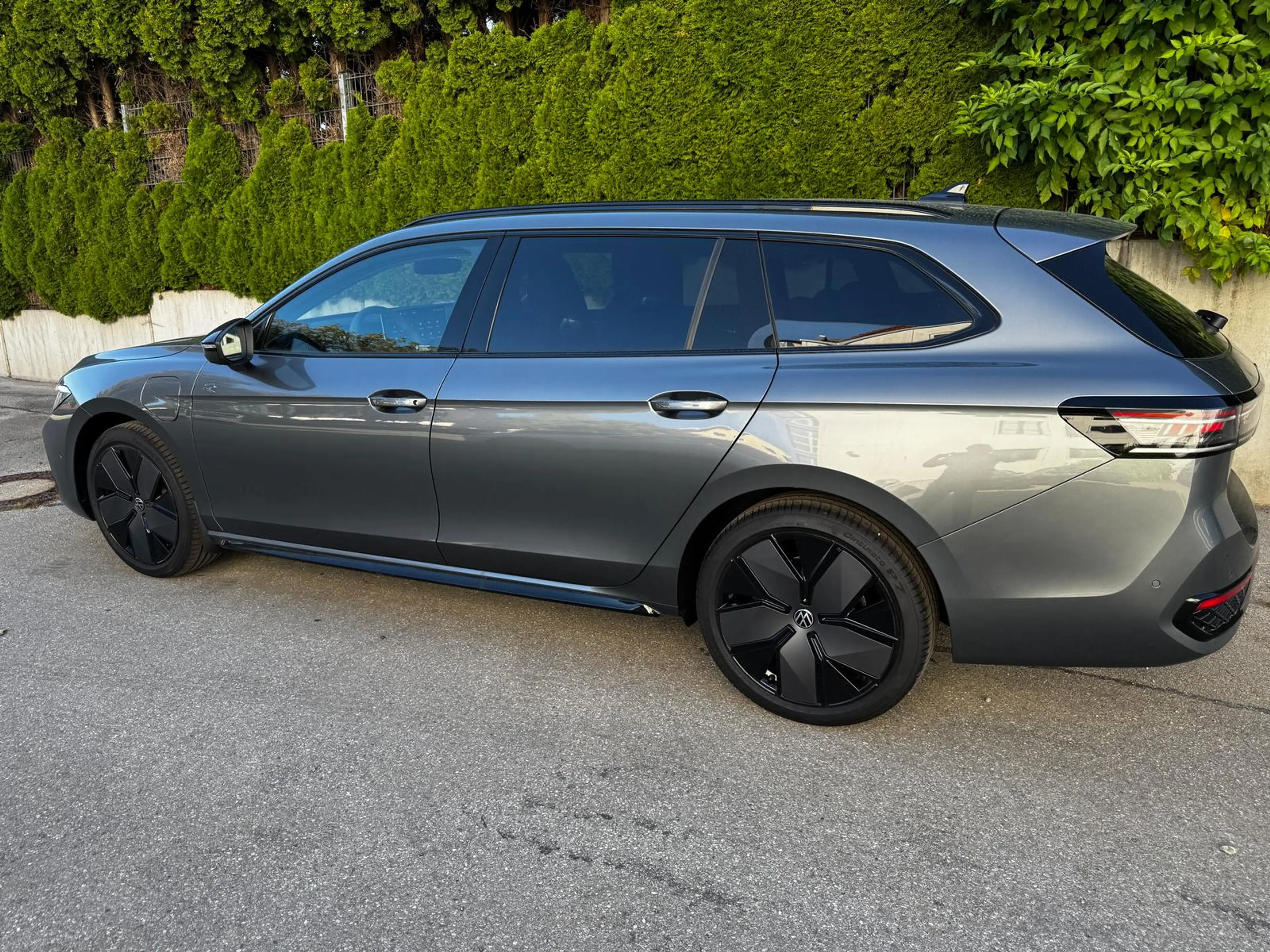 Volkswagen Passat Variant 1.5 TSI eHybrid R-line Black AHK 360 — photo 2