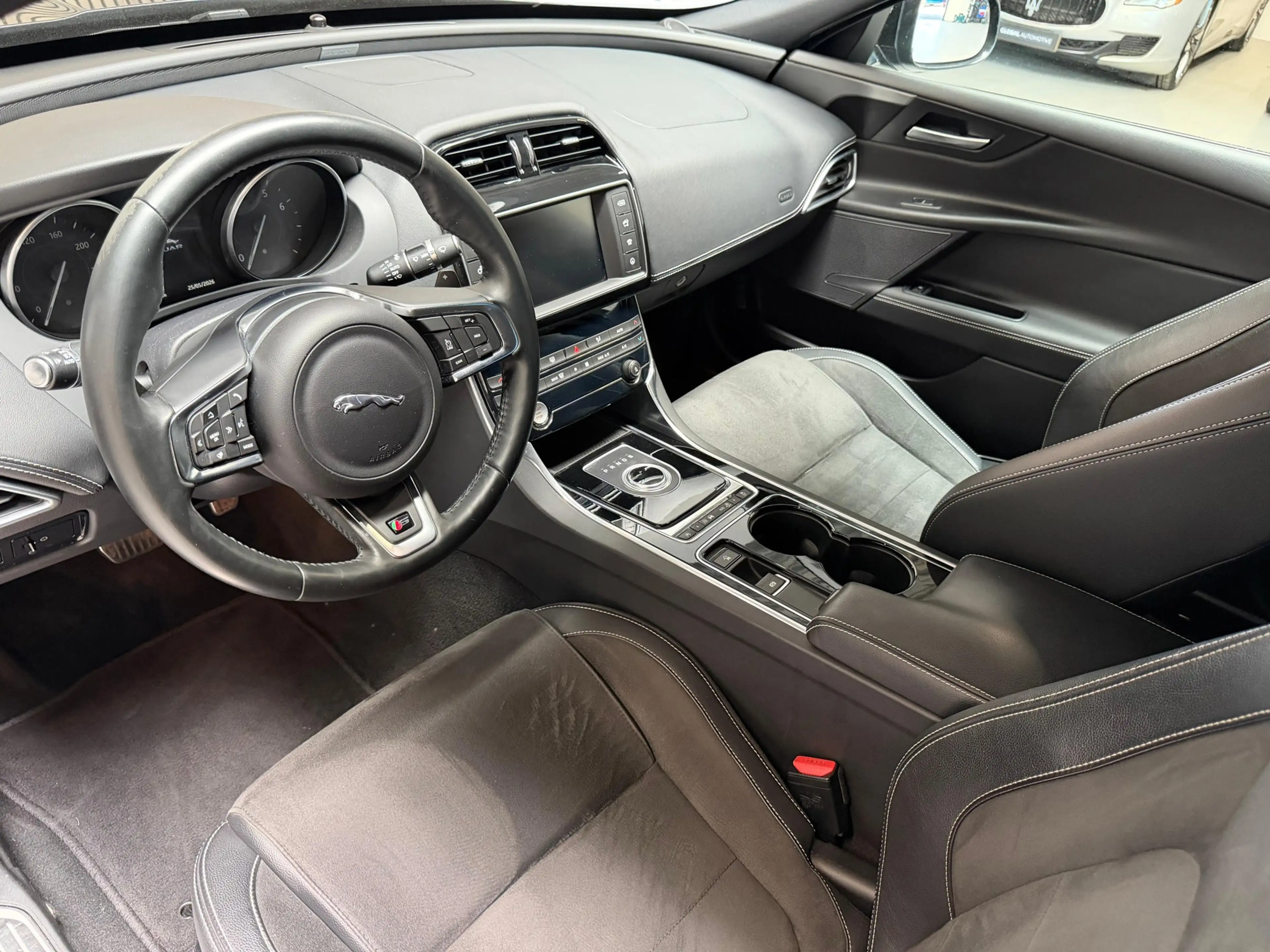 Jaguar XE 3.0 S V6 340PK - STOELVERWARMING — photo 8