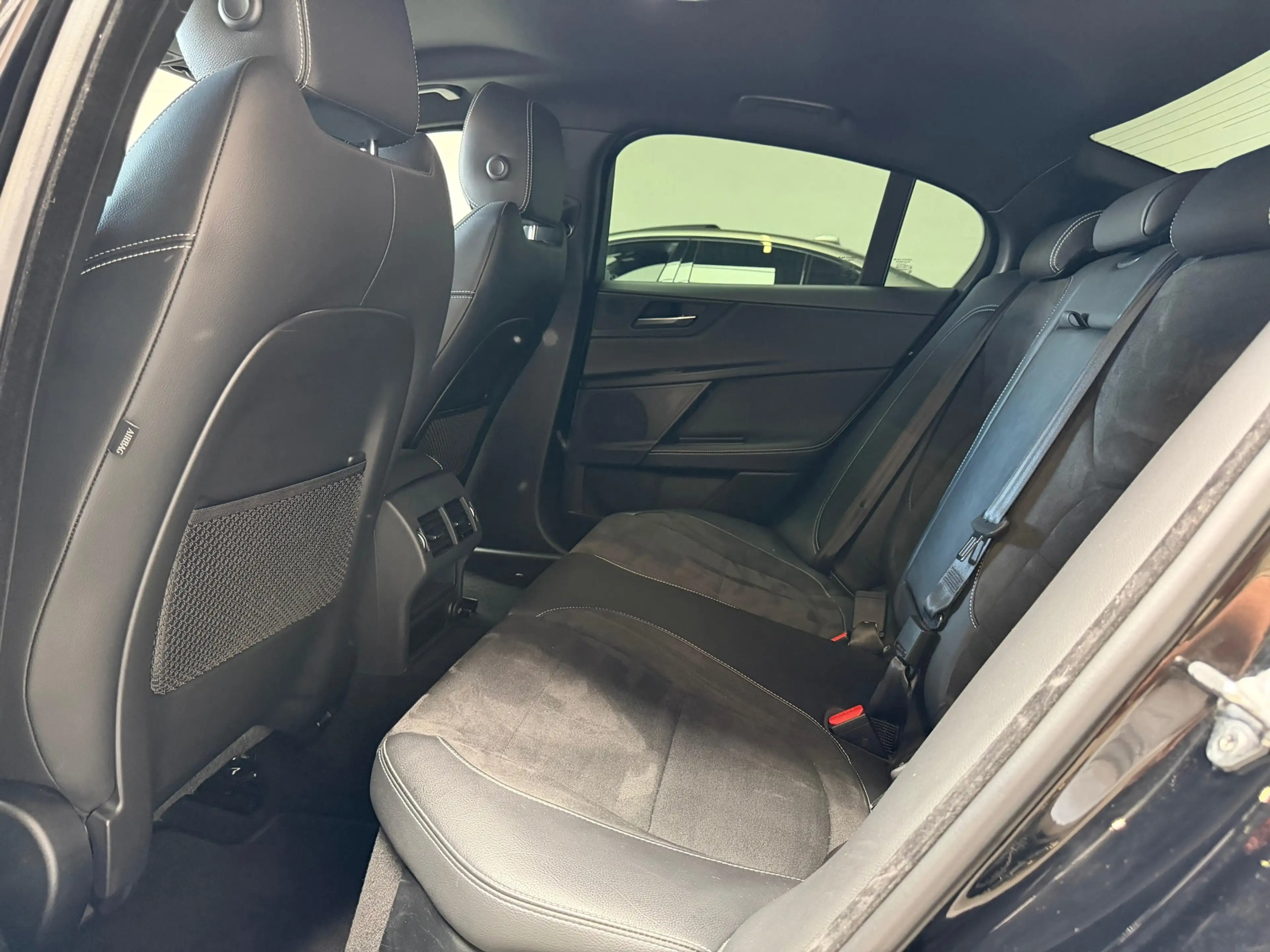 Jaguar XE 3.0 S V6 340PK - STOELVERWARMING — photo 13
