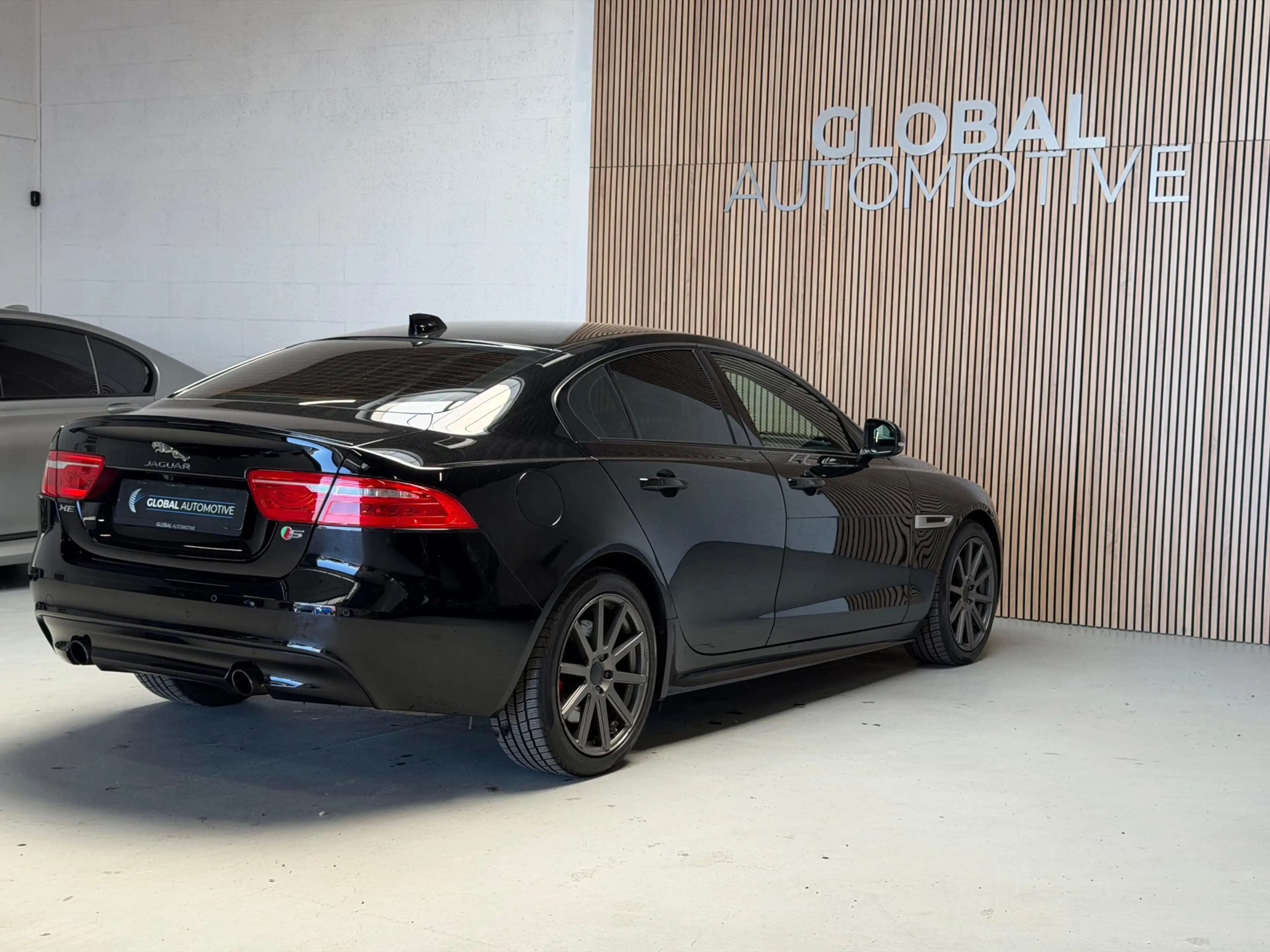 Jaguar XE 3.0 S V6 340PK - STOELVERWARMING — photo 6
